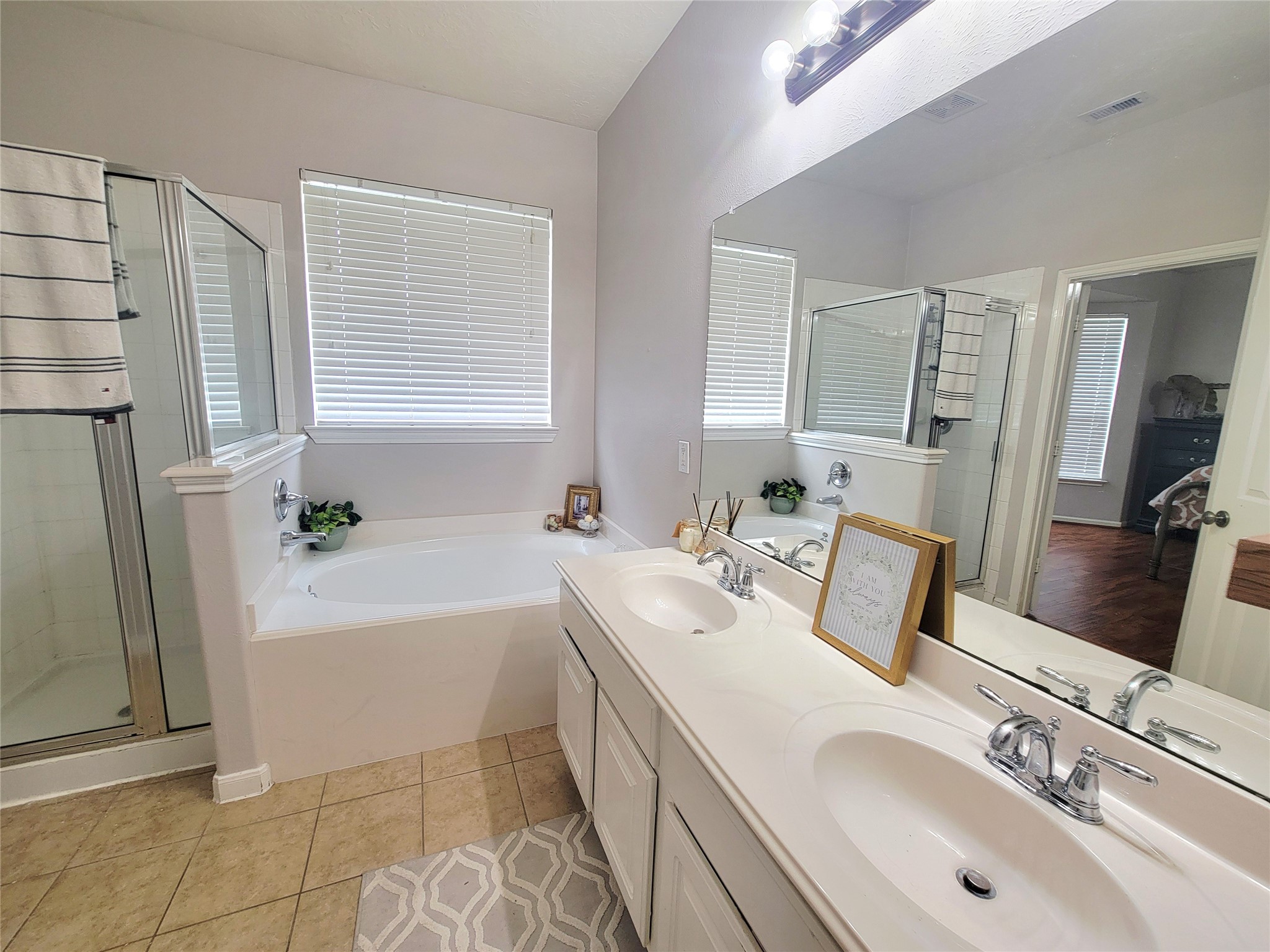 8811 Henrico Lane Property Photo 5