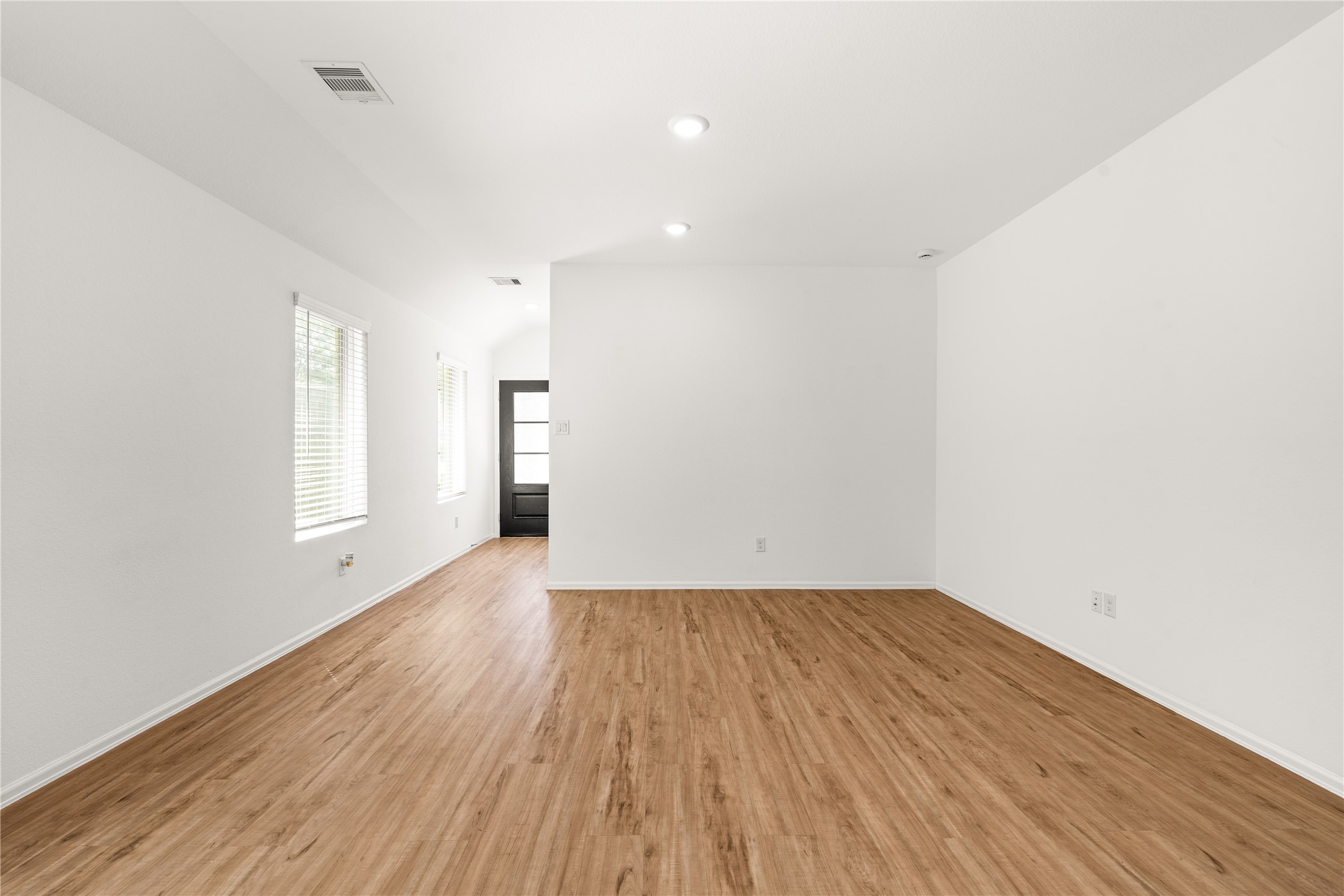 2039 Barrett Gables Drive Property Photo 9