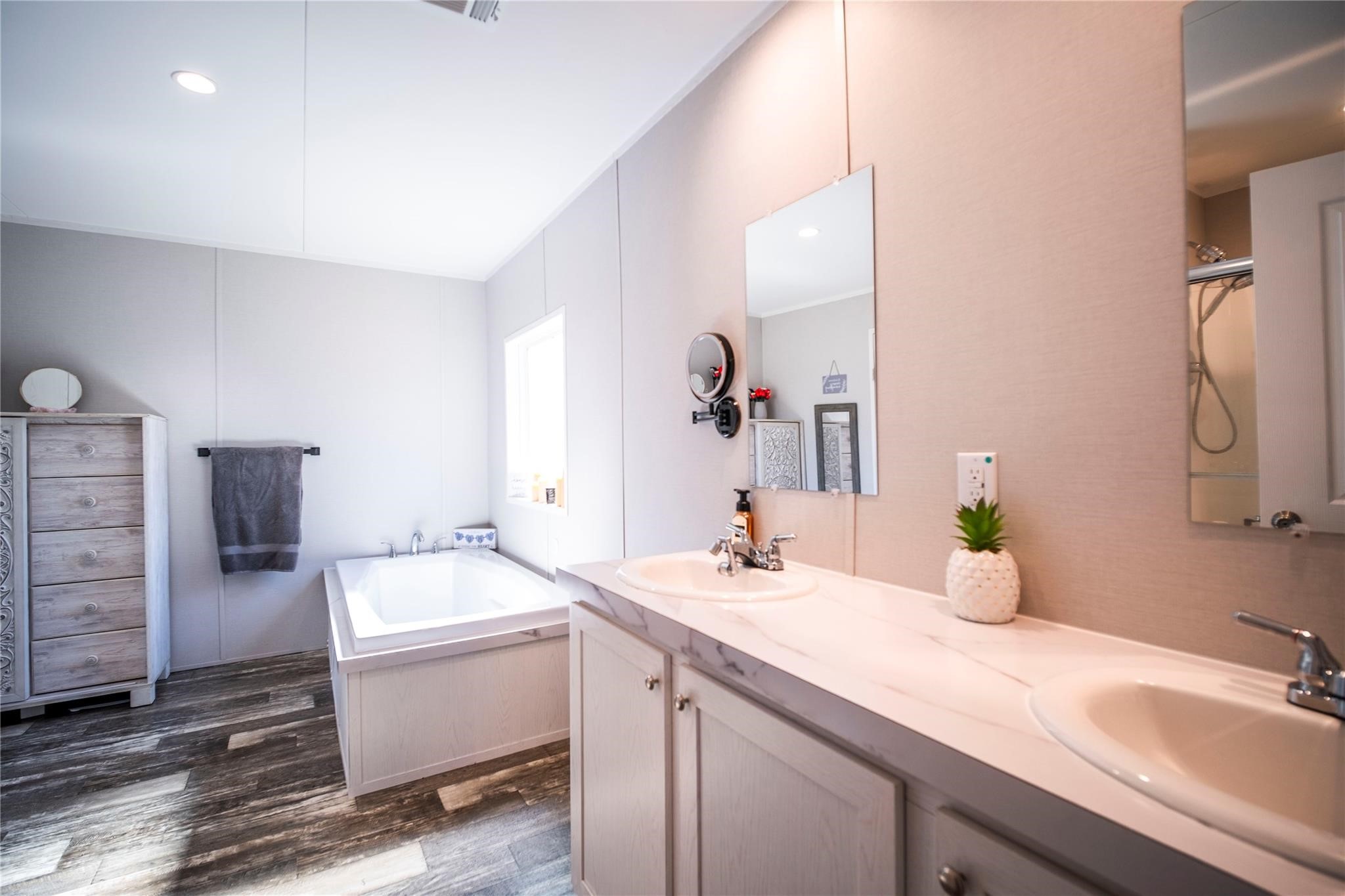 5402 Five Oaks Drive Property Photo 12