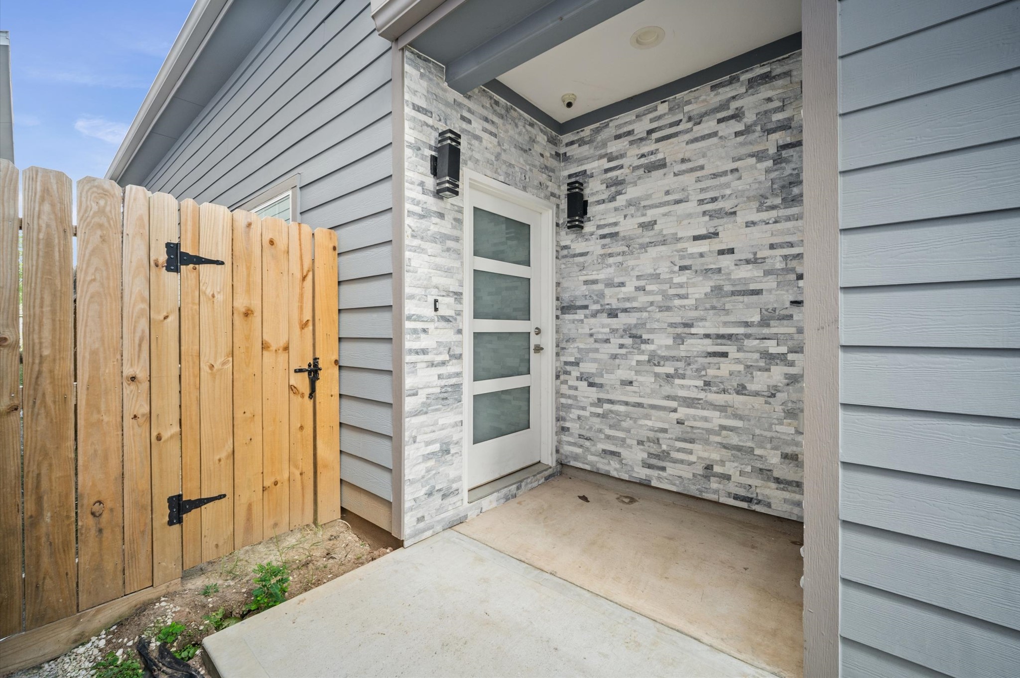 10017 Morocco Road Property Photo 3