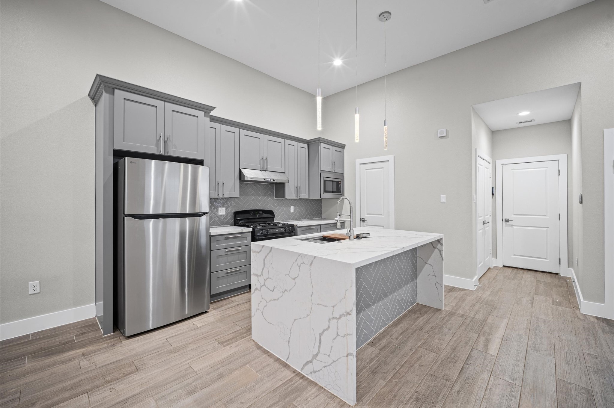 10017 Morocco Road Property Photo 7