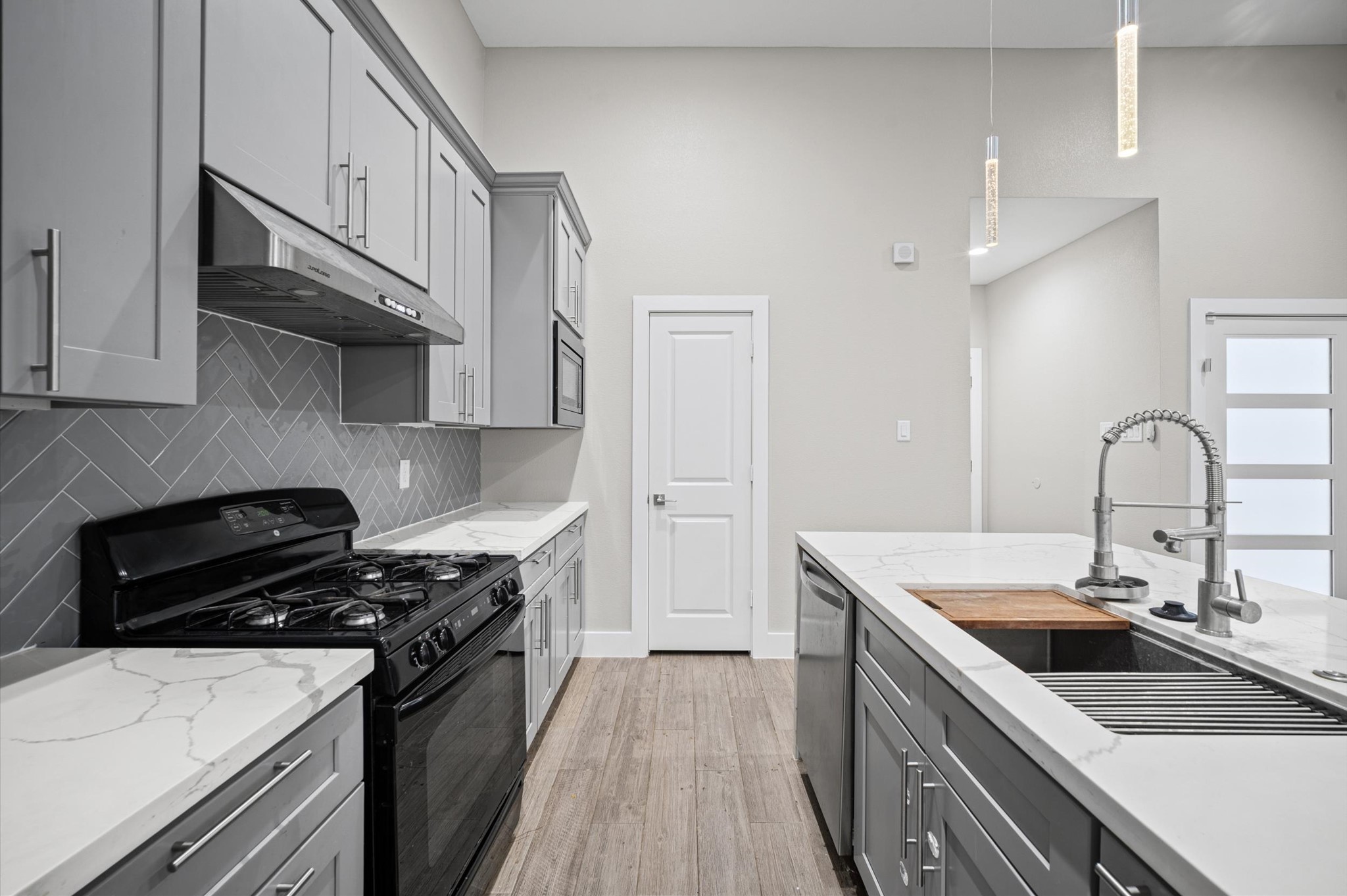 10017 Morocco Road Property Photo 8