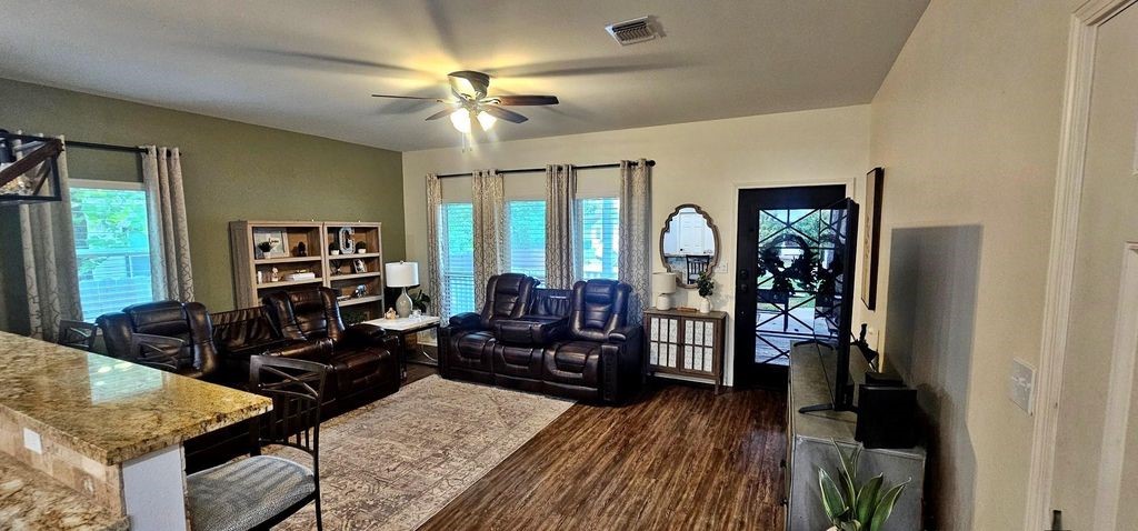 201 Smith Street Property Photo 2
