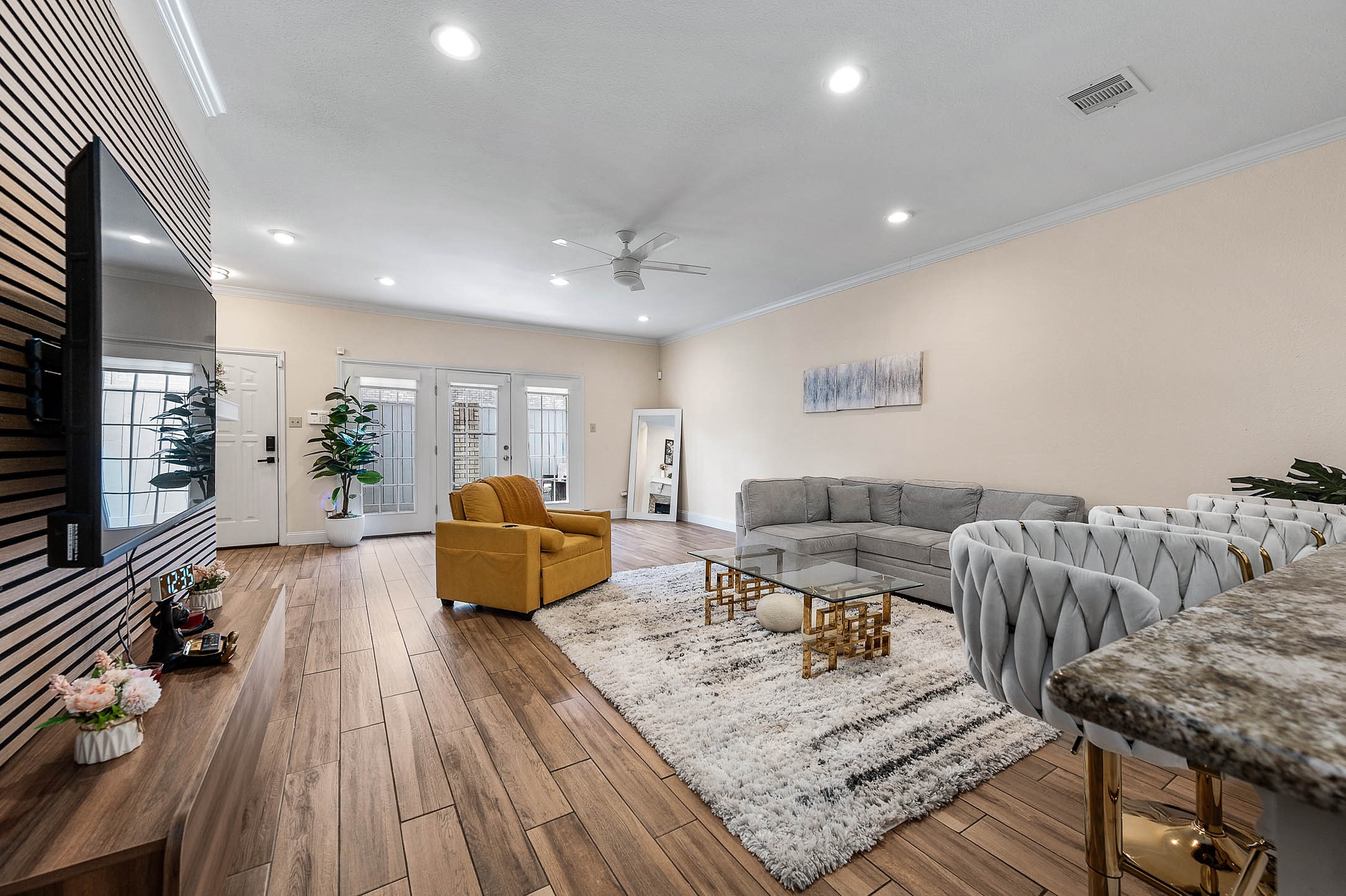 660 Wilcrest Drive 660 Property Photo 1