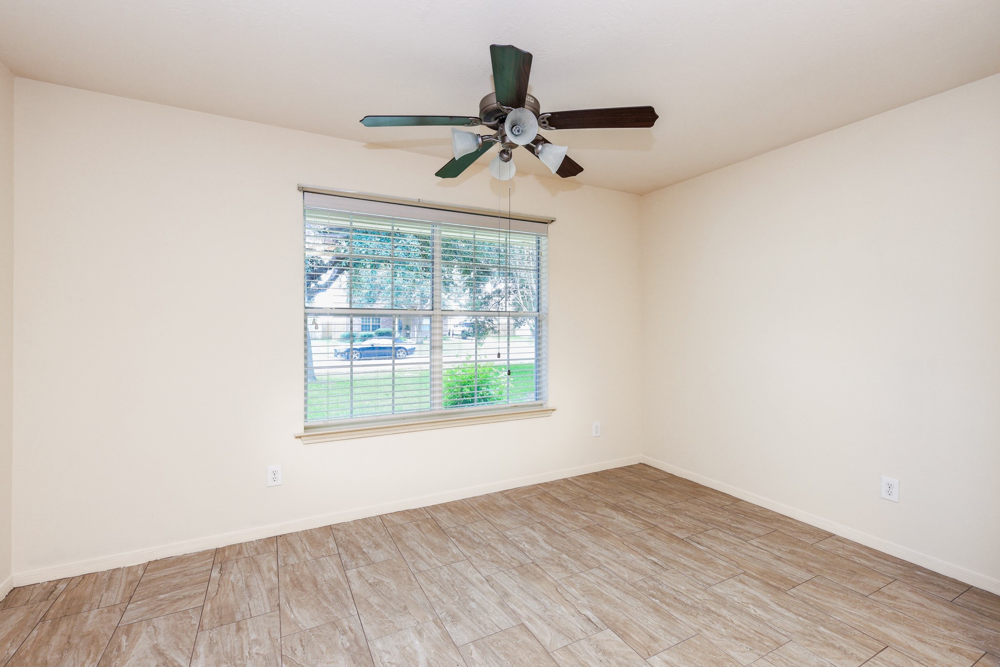 1006 Harrisburg Court Property Photo 5