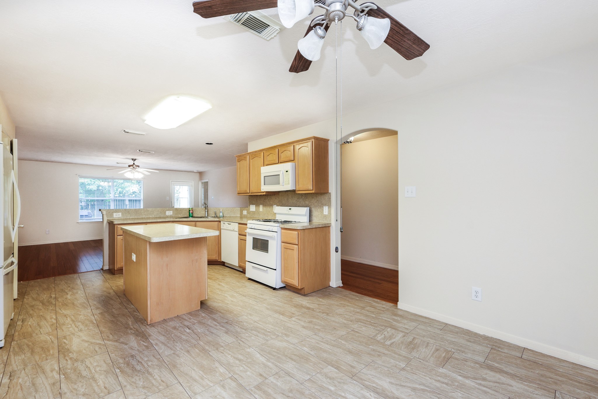 1006 Harrisburg Court Property Photo 6