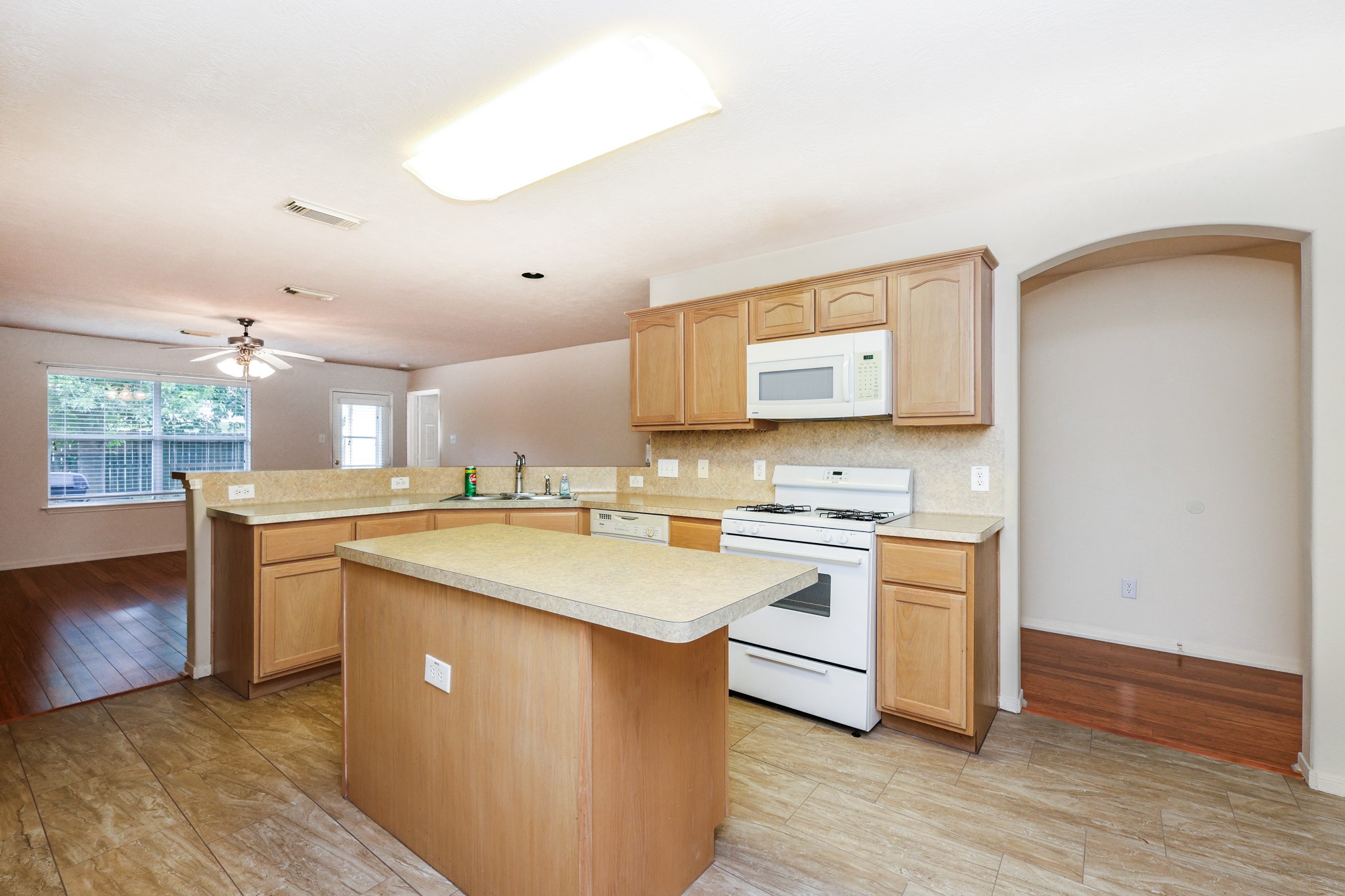 1006 Harrisburg Court Property Photo 8