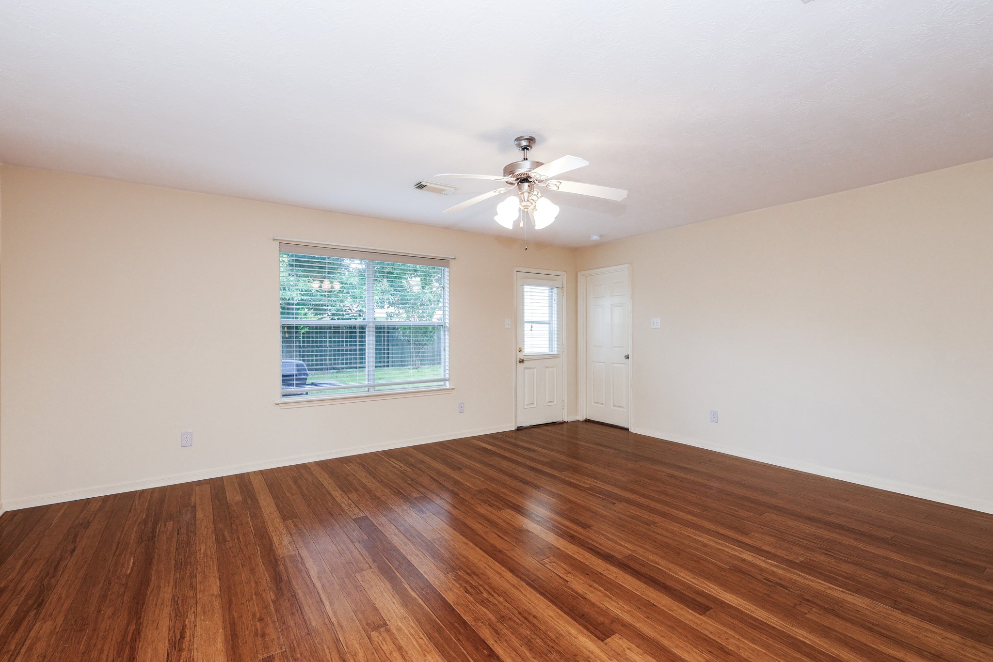 1006 Harrisburg Court Property Photo 9