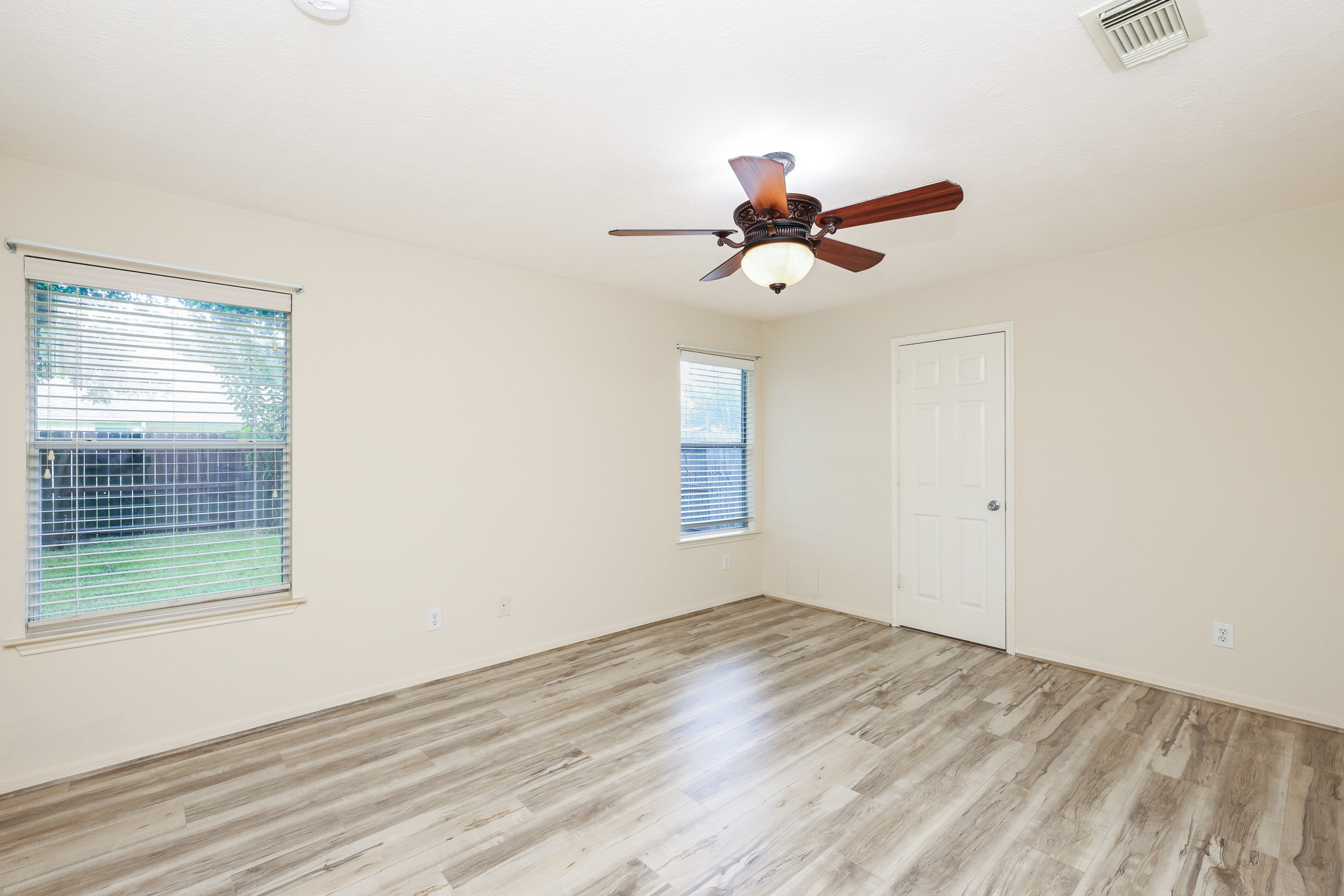 1006 Harrisburg Court Property Photo 11