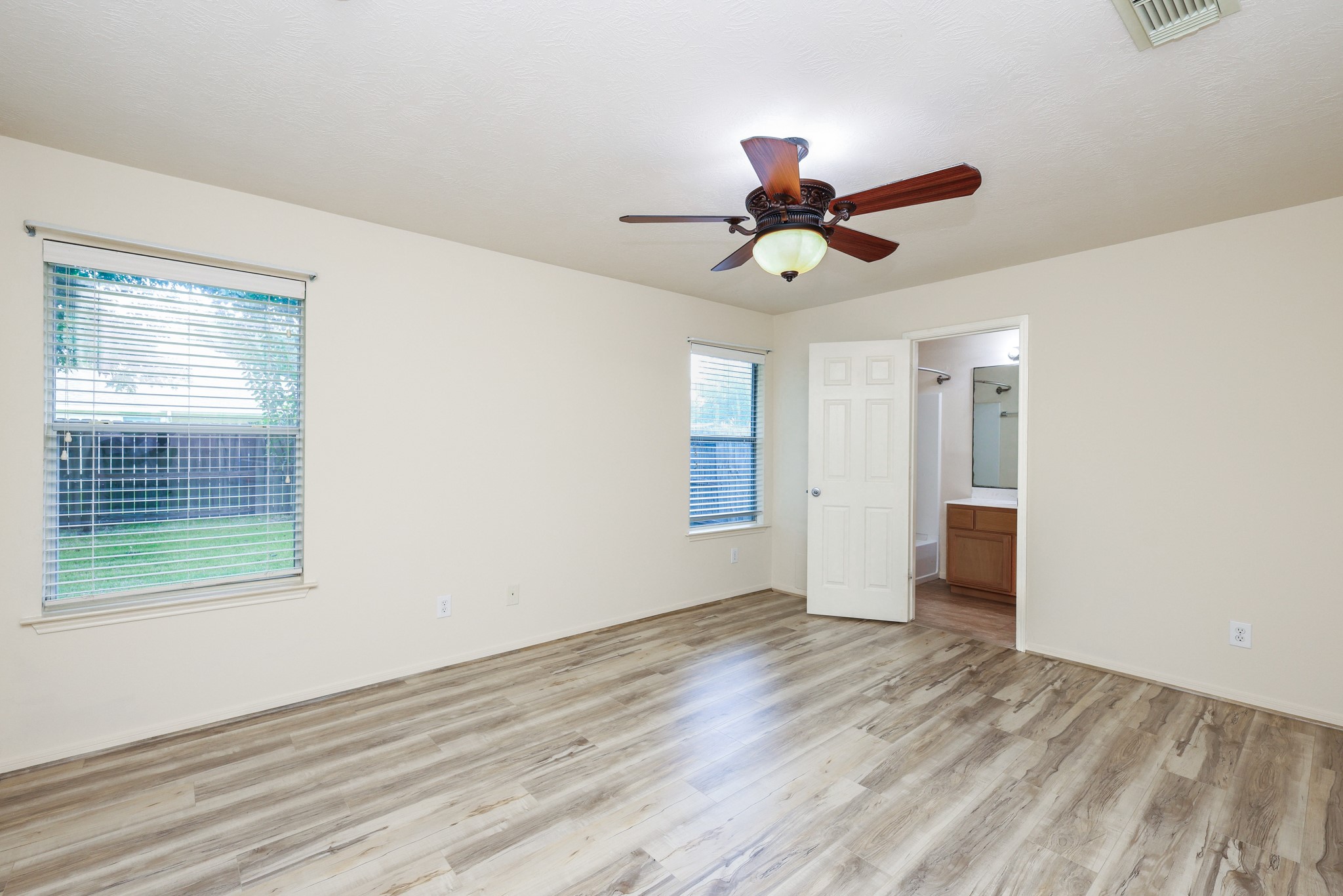 1006 Harrisburg Court Property Photo 12