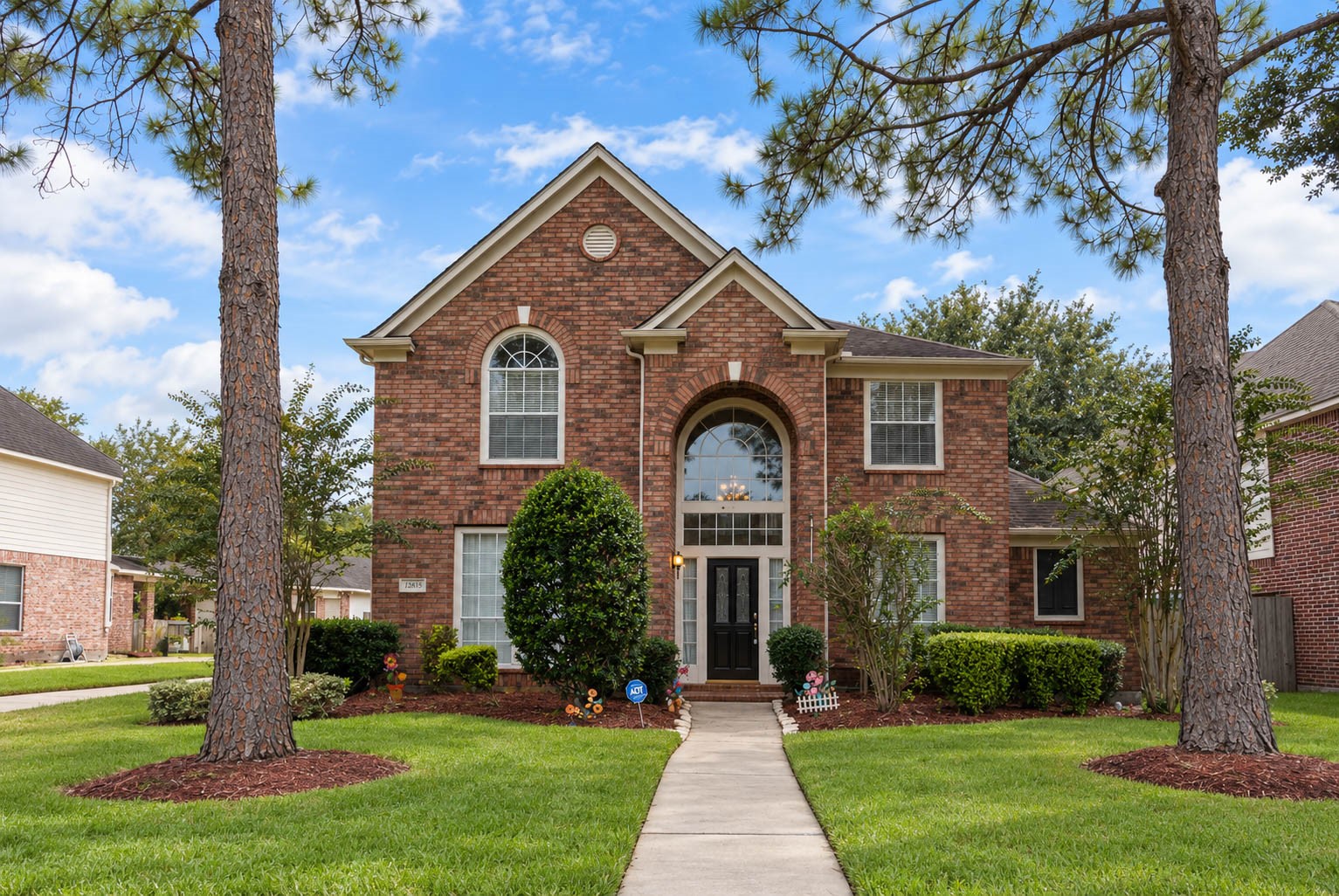 2618 Pinebend Drive Property Photo 4