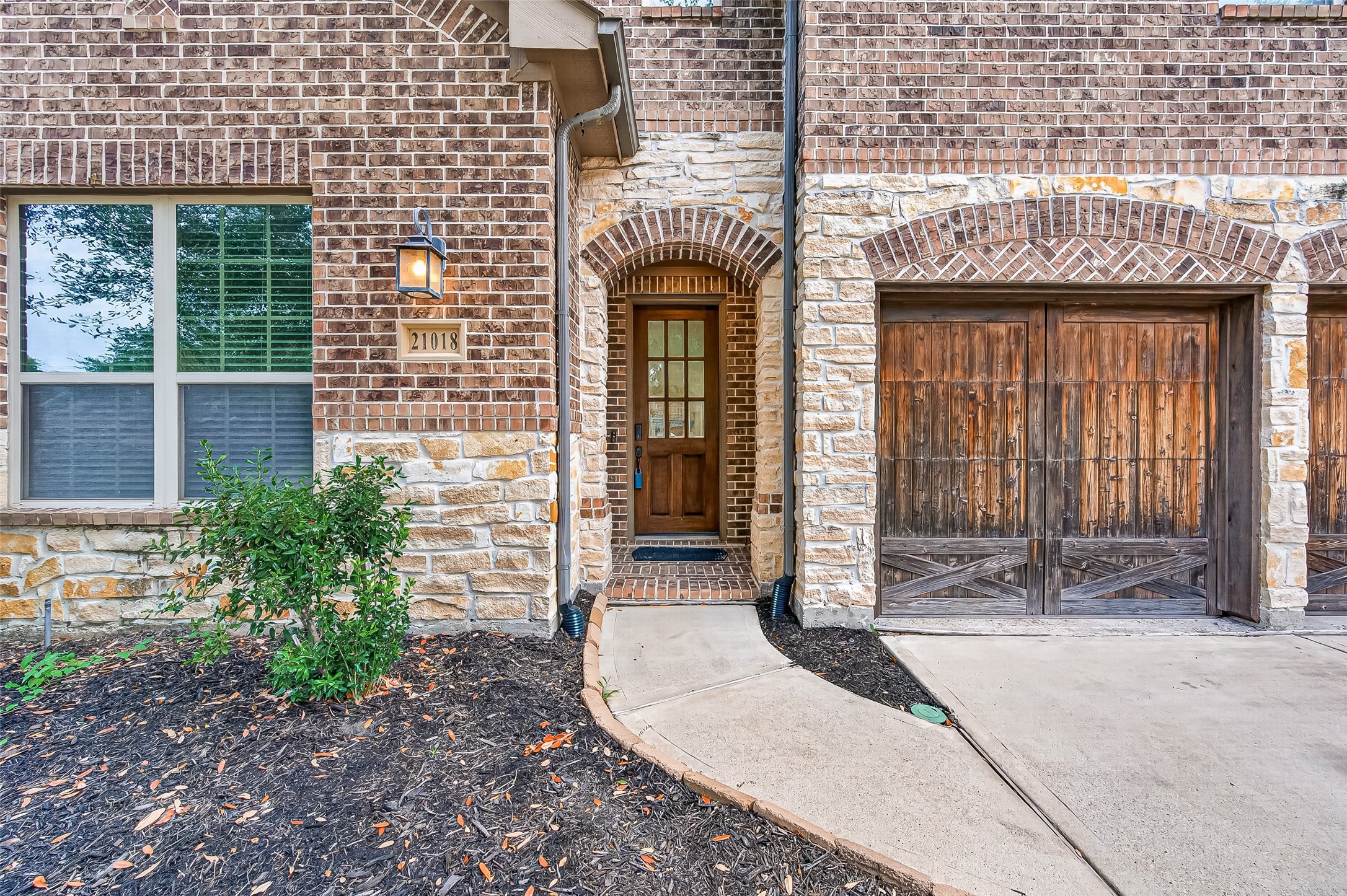 21018 Shelbyville Drive Property Photo 3