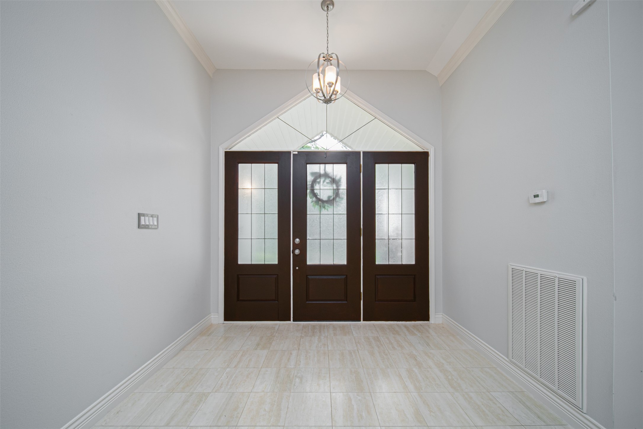 27 W Shaker Court Property Photo 6