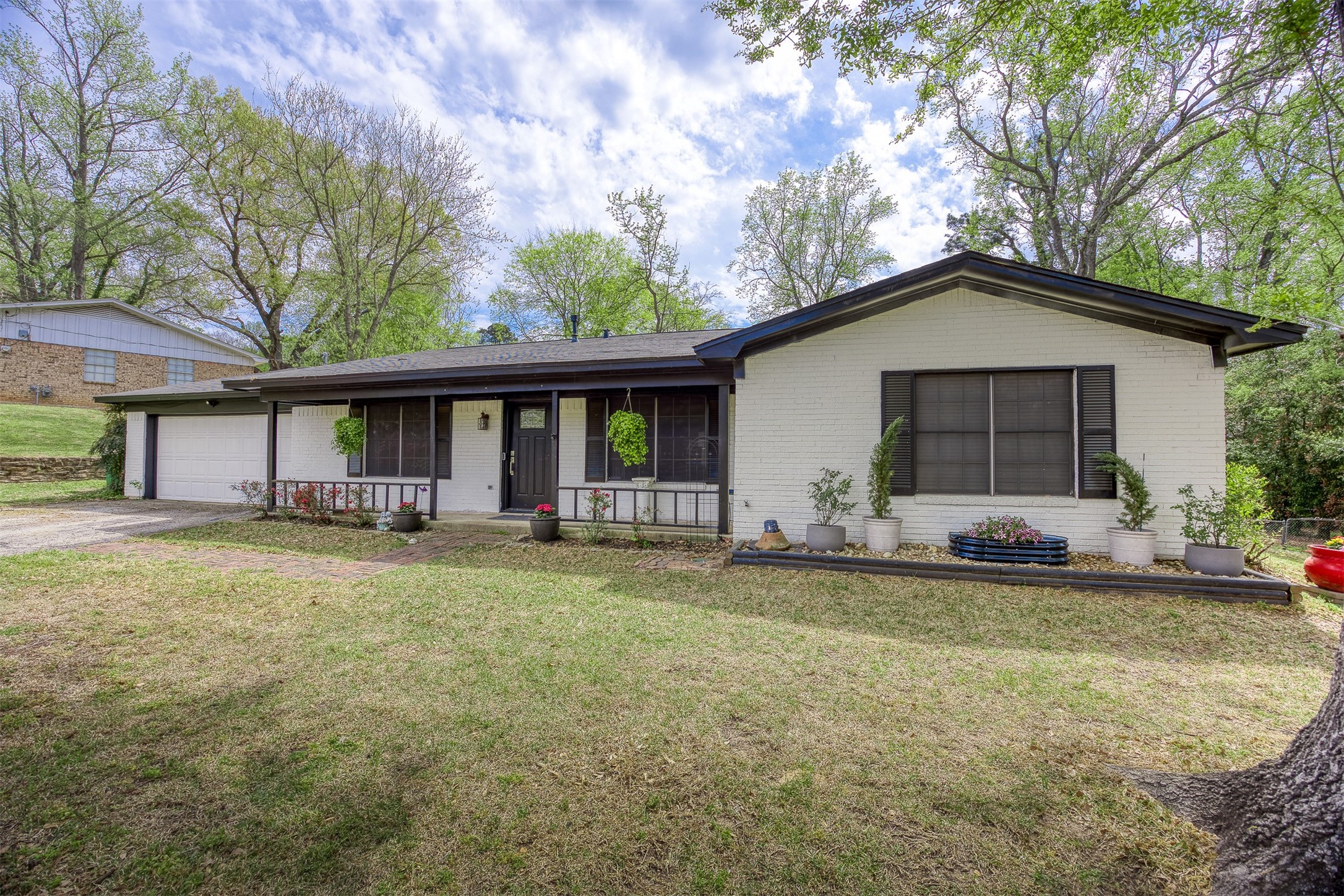 1406 E Brazos St Property Photo 1