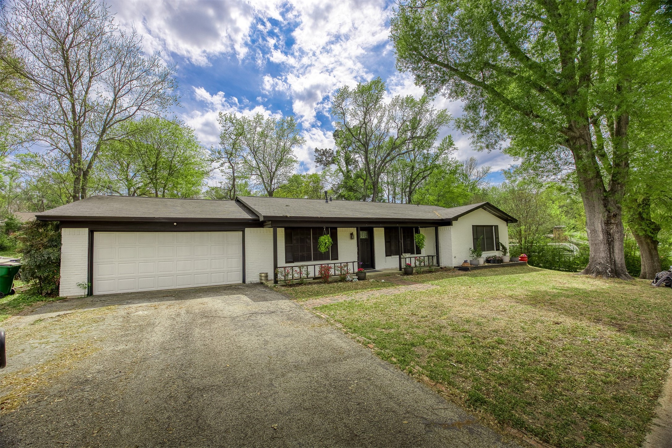 1406 E Brazos St Property Photo 2
