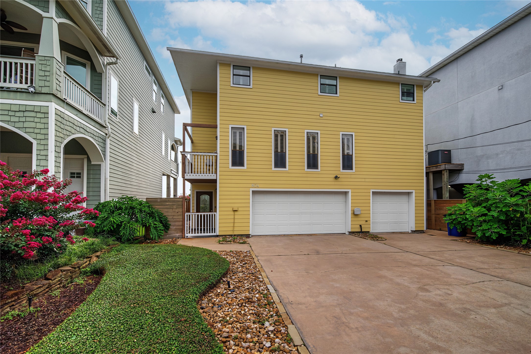 804 Bay Avenue Property Photo 2