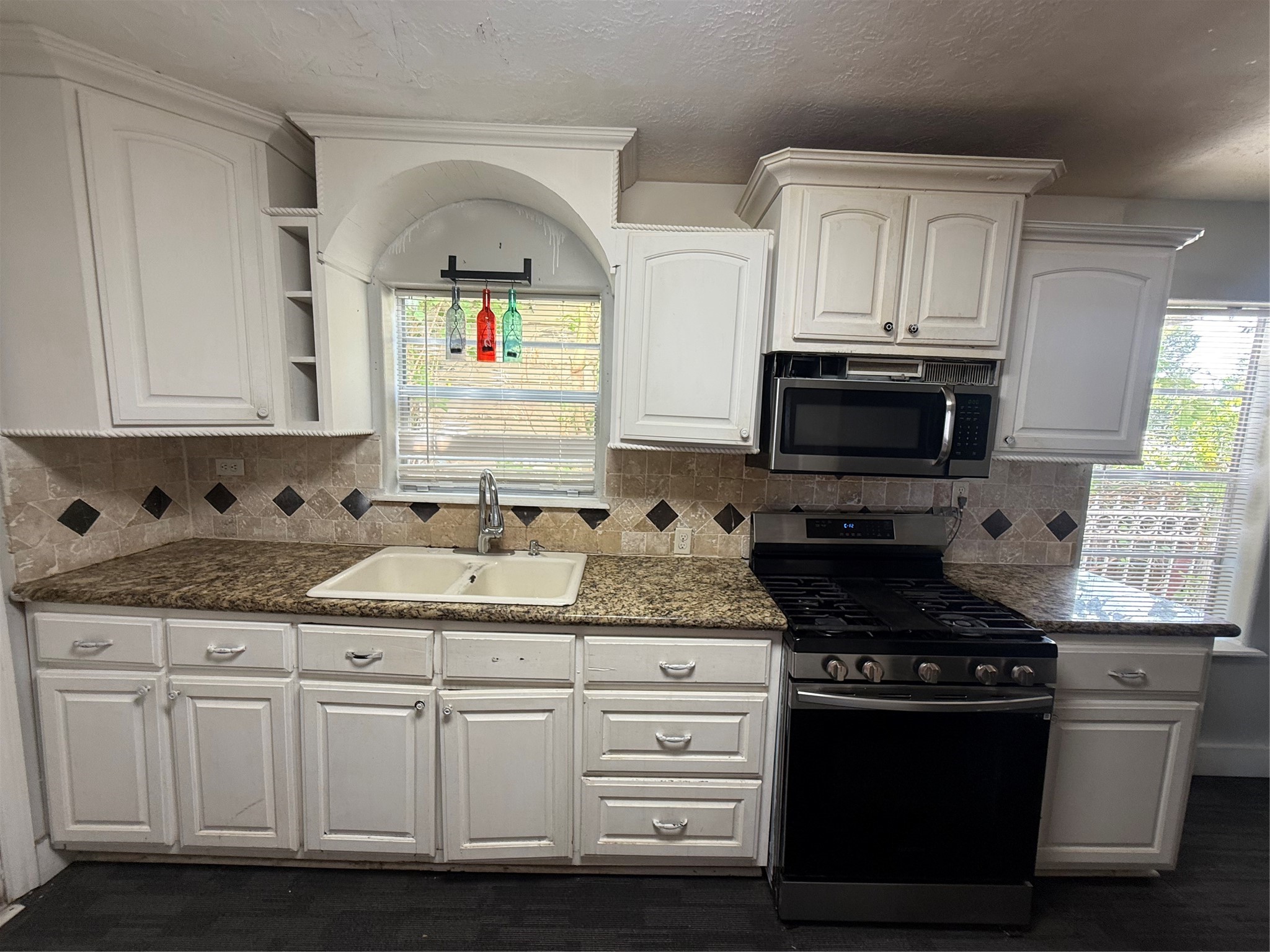 7824 Detroit Street Property Photo 4