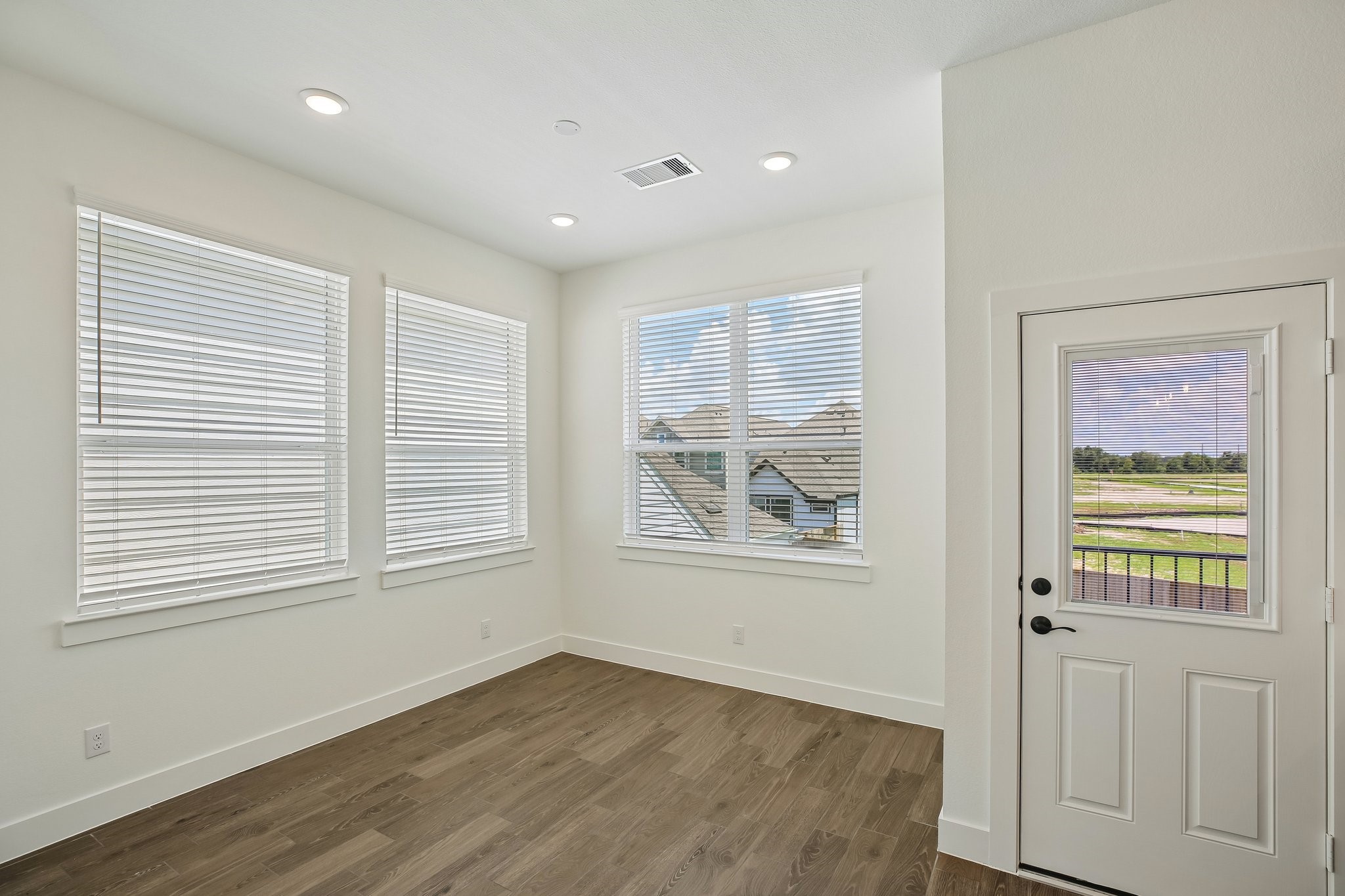 10119 Palm Springs Place Property Photo 4