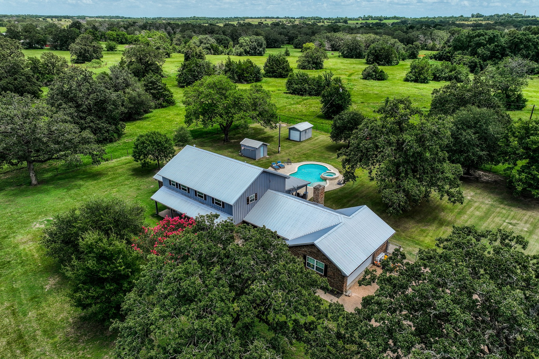 528 E Us Highway 290 Highway Property Photo 1