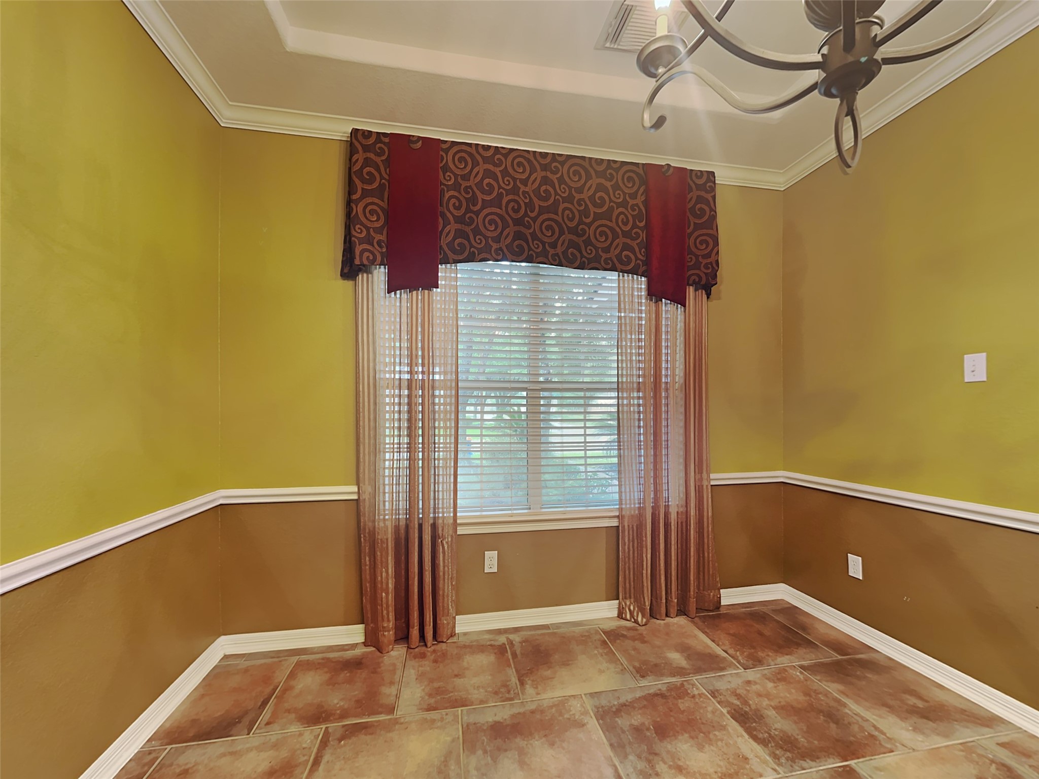 11608 Summer Moon Drive Property Photo 5