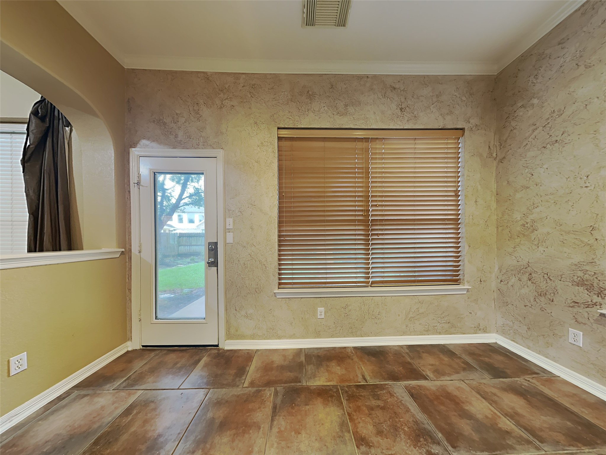 11608 Summer Moon Drive Property Photo 6