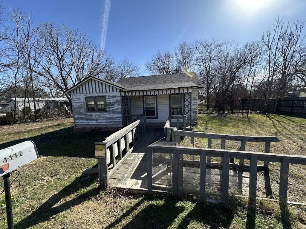 1112 N Austin Street Property Photo 1