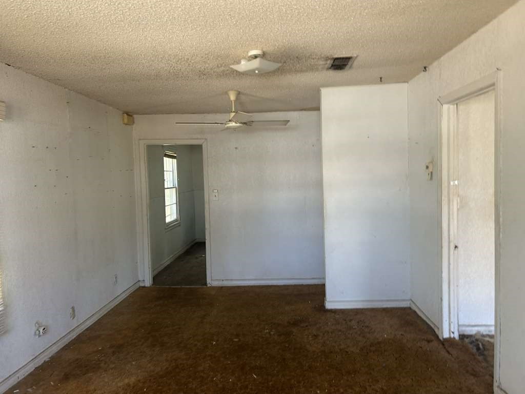 1112 N Austin Street Property Photo 3