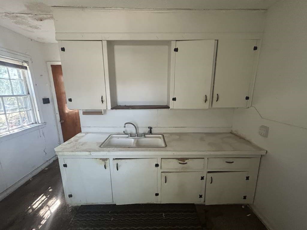 1112 N Austin Street Property Photo 5