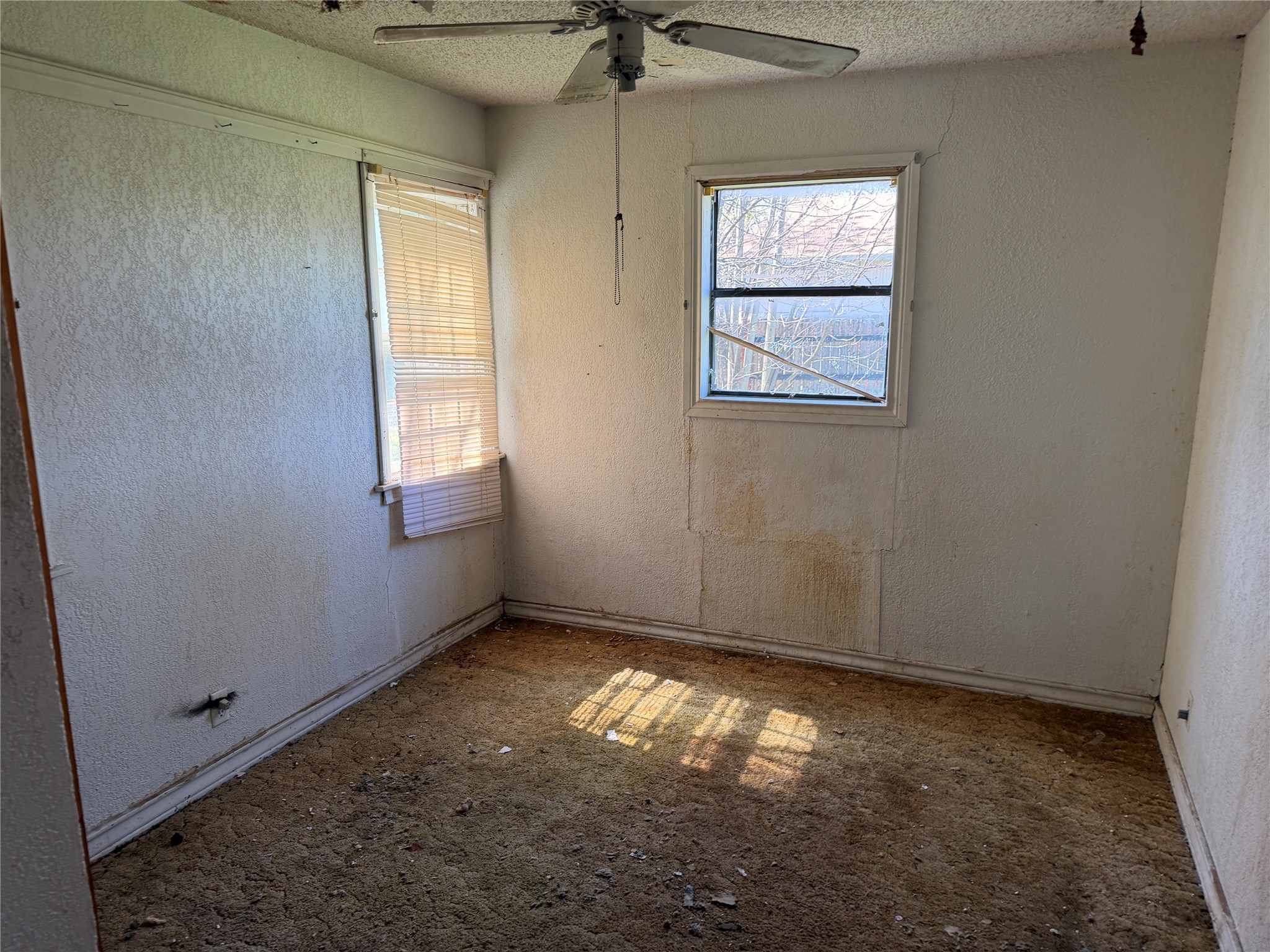 1112 N Austin Street Property Photo 7