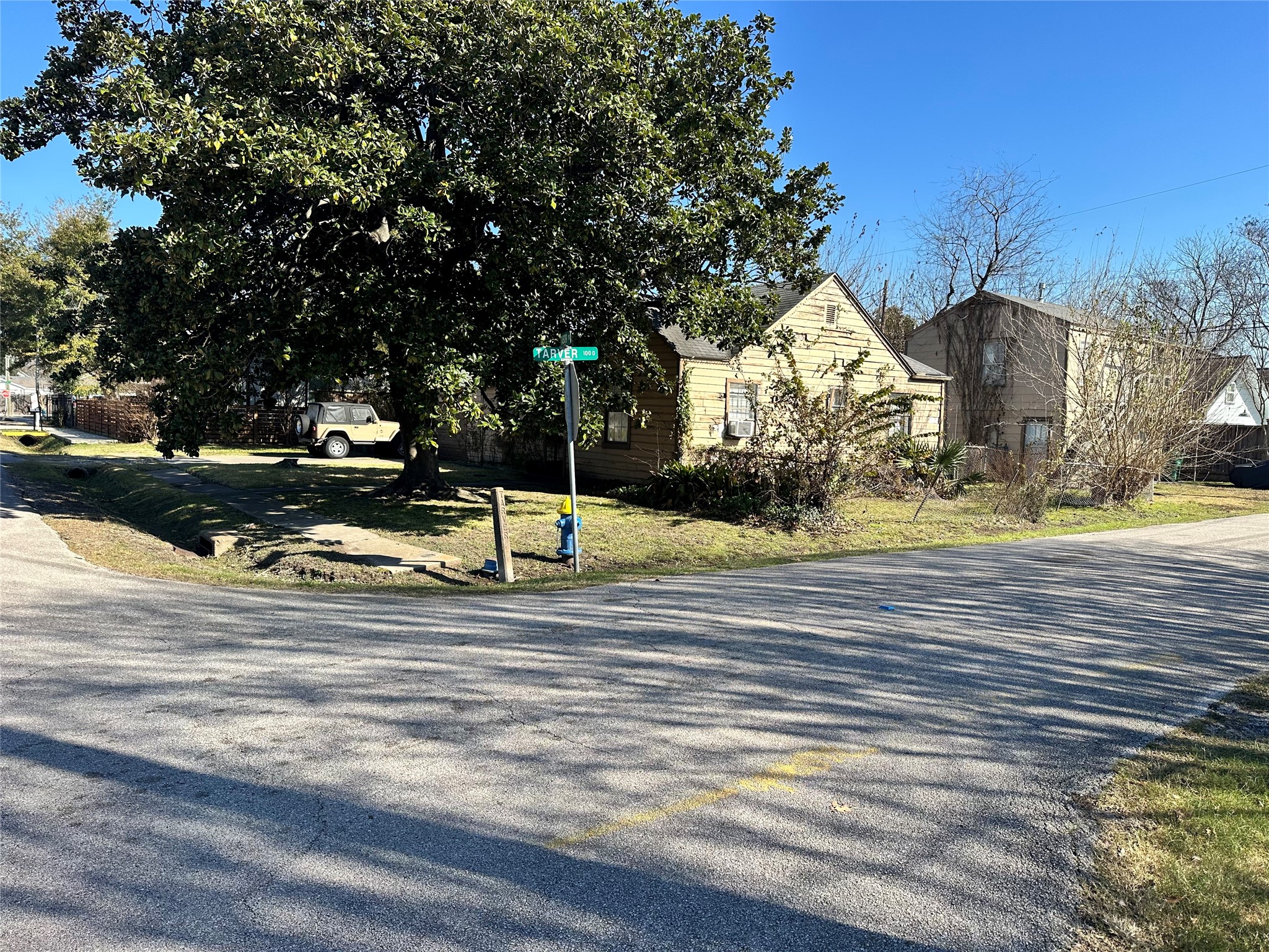 1502 Tabor Street Property Photo 4