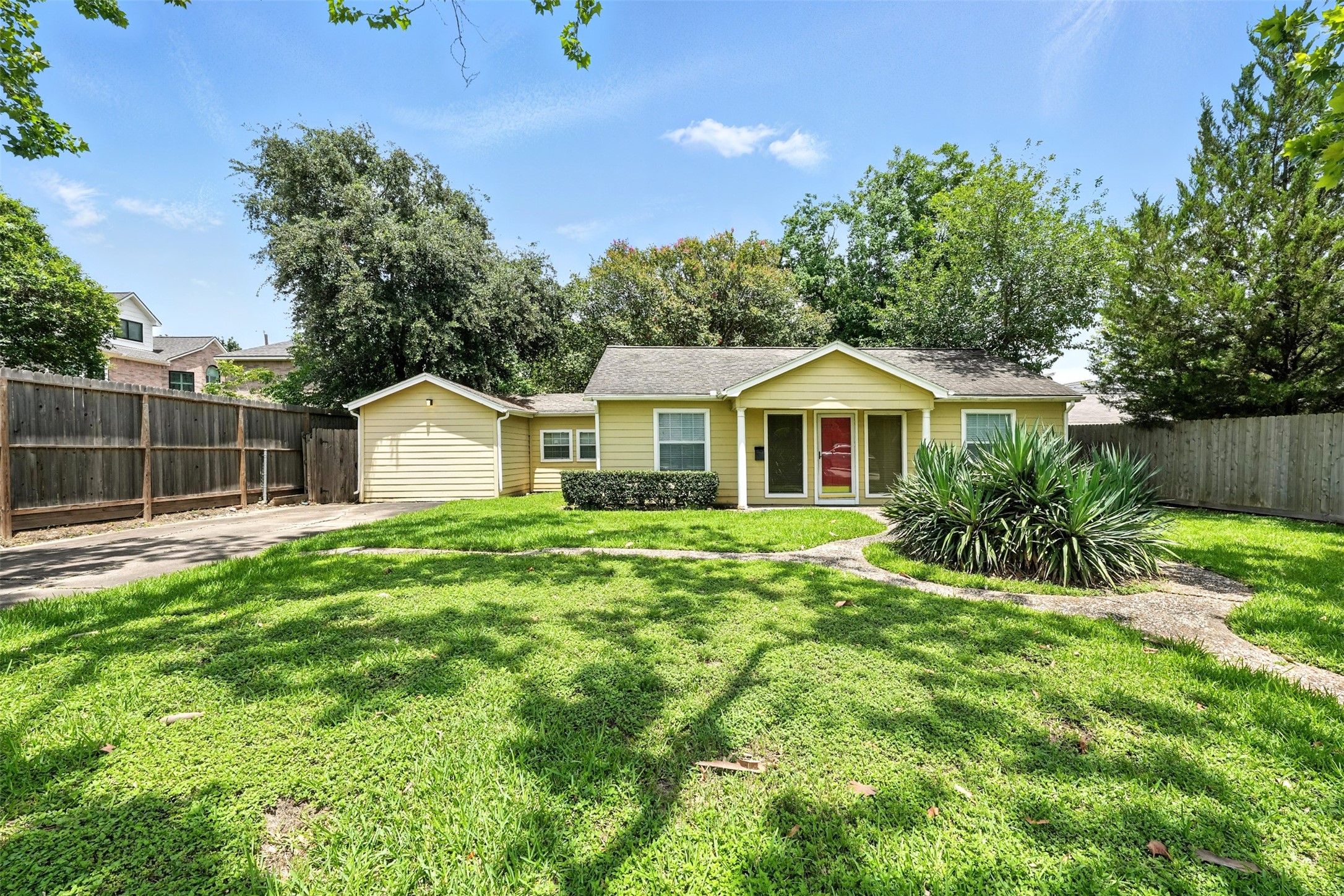 6305 S Rice Avenue Property Photo 1