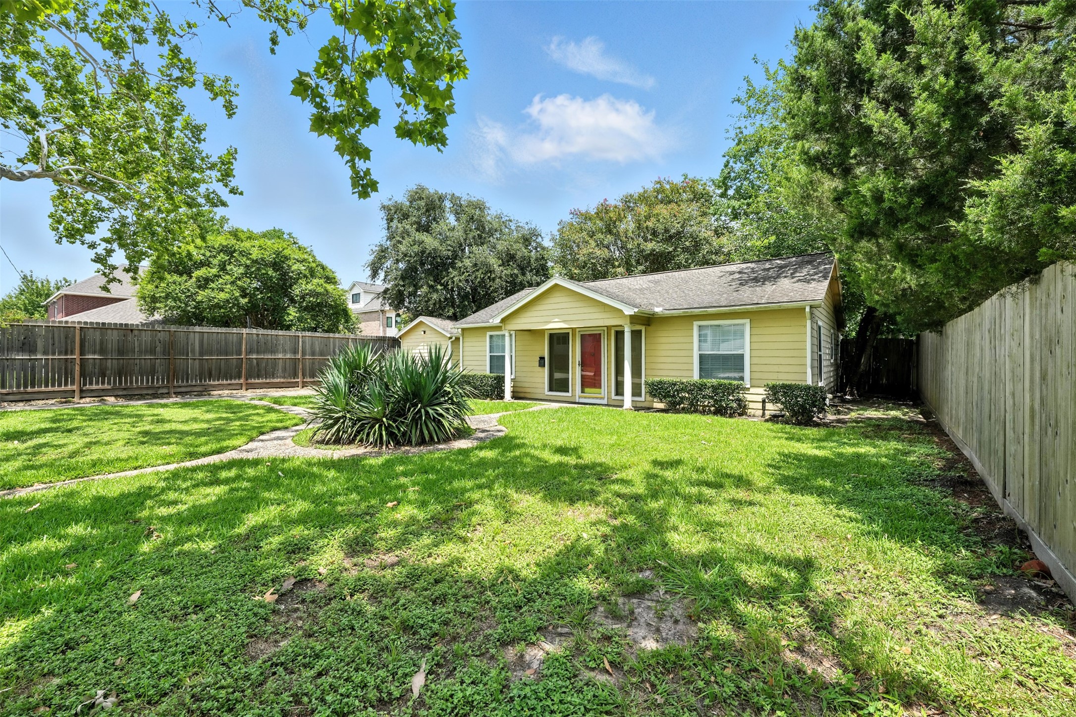 6305 S Rice Avenue Property Photo 3