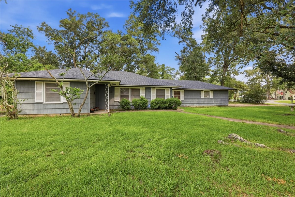3495 Redwood Drive Property Photo 2