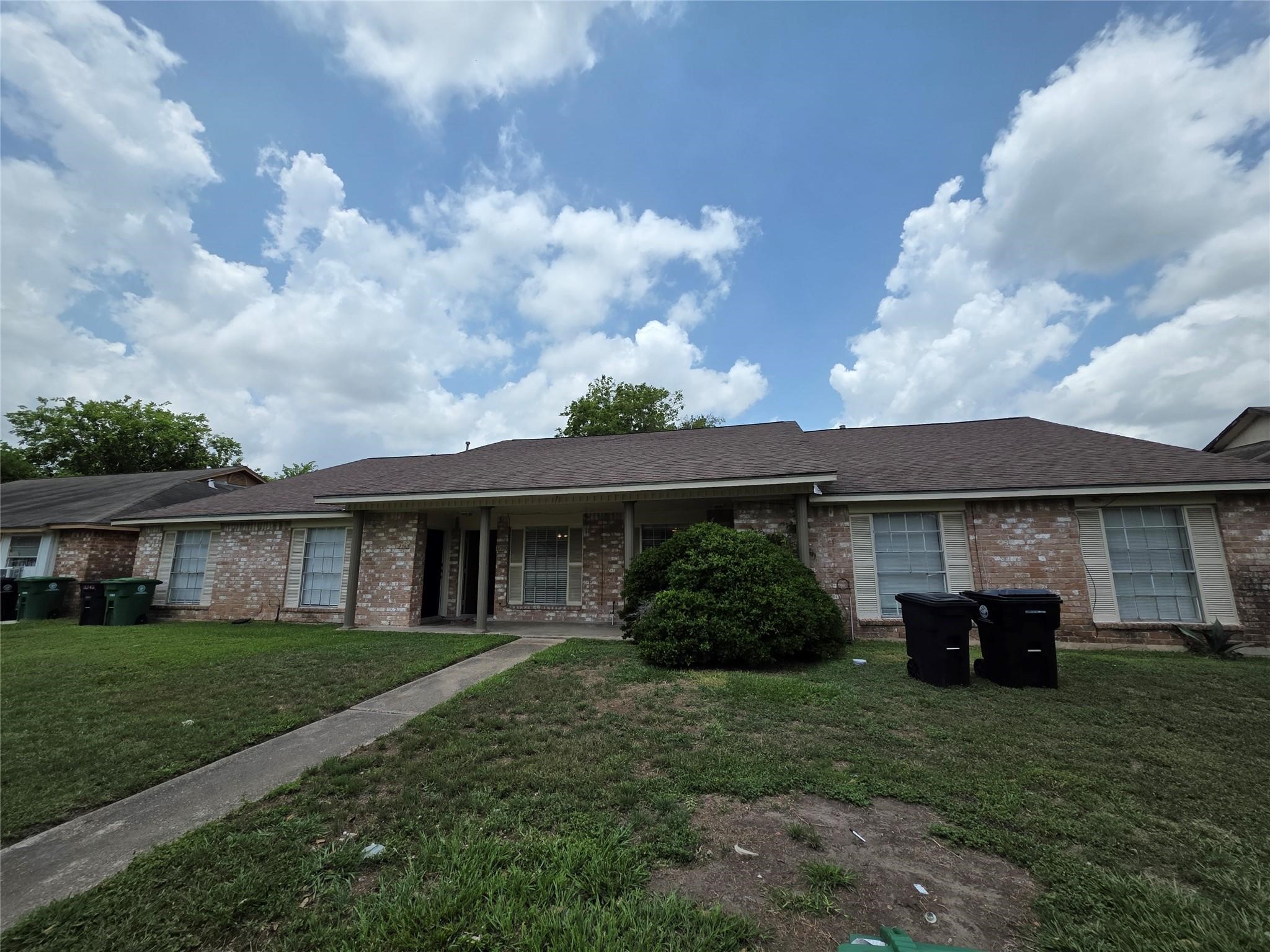 12740 Shannon Hills Drive Property Photo 2