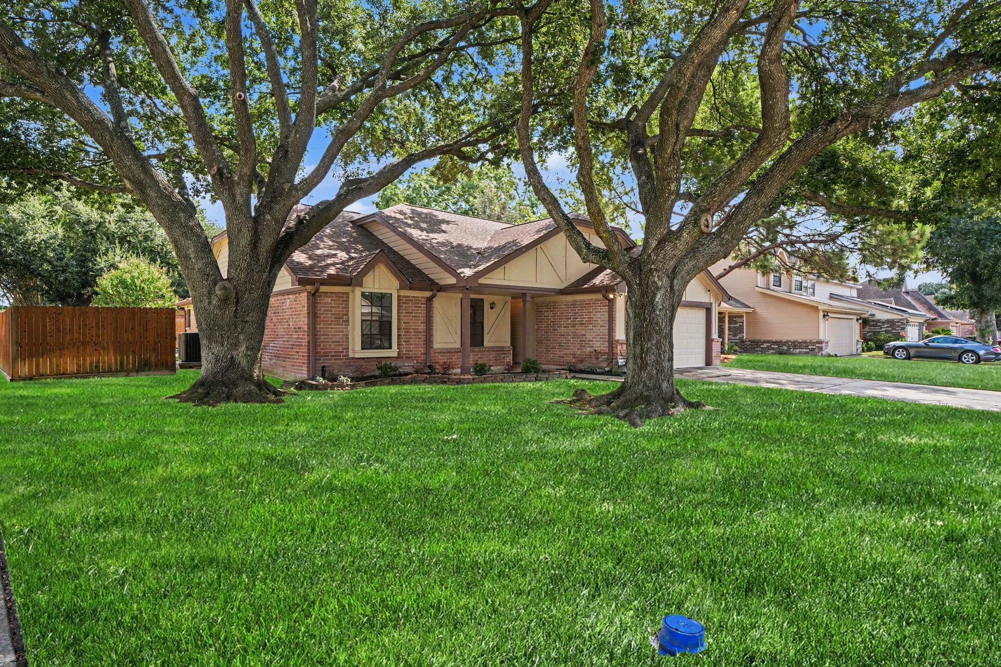 10038 Wayward Wind Lane Property Photo 4
