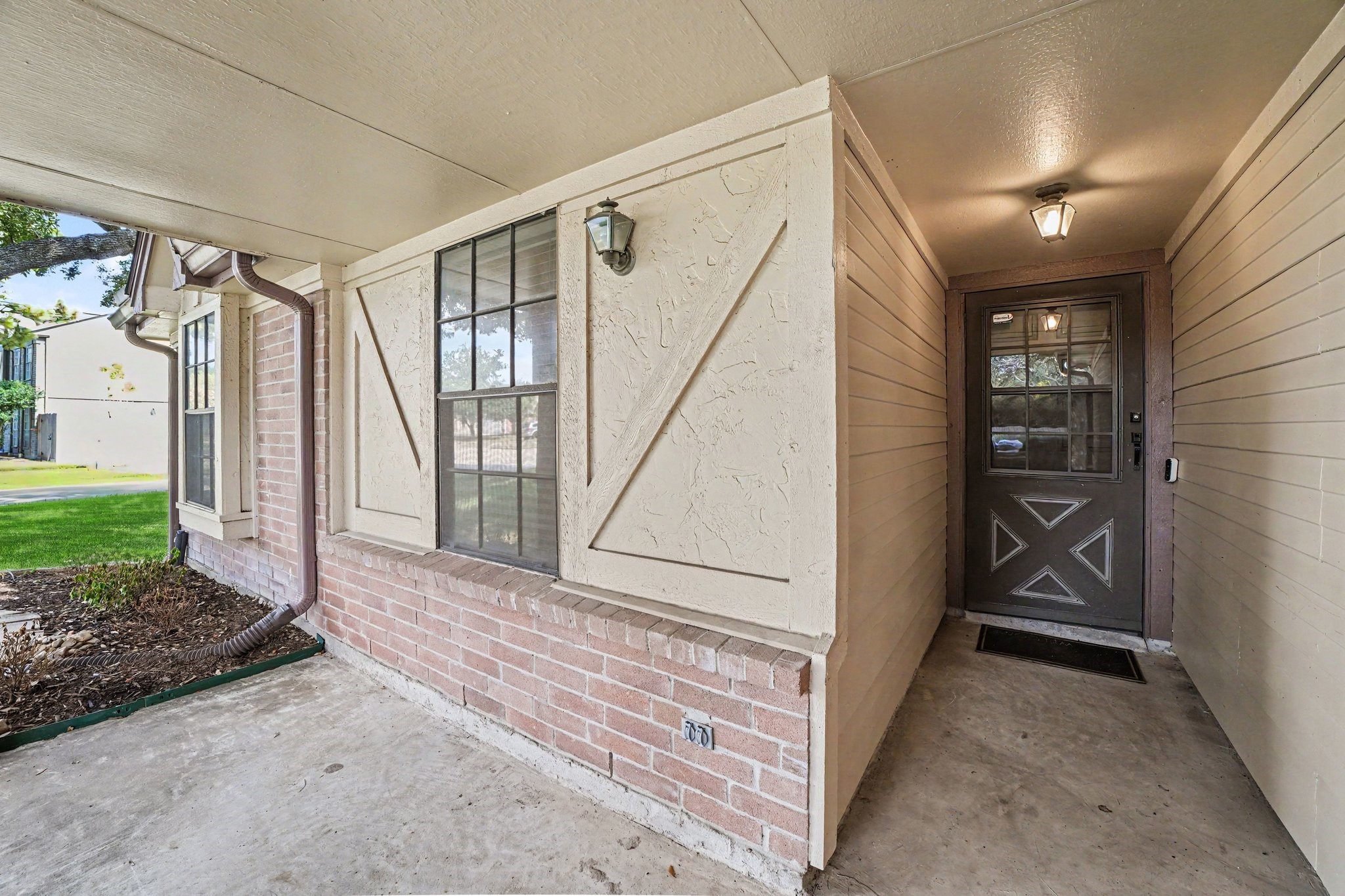 10038 Wayward Wind Lane Property Photo 5