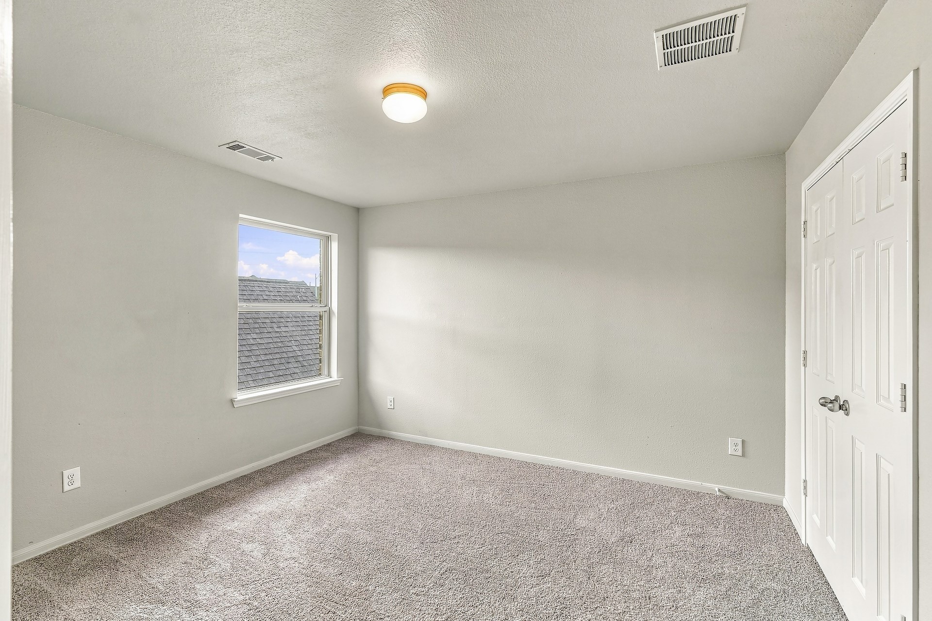 632 Kickapoo Court Property Photo 16