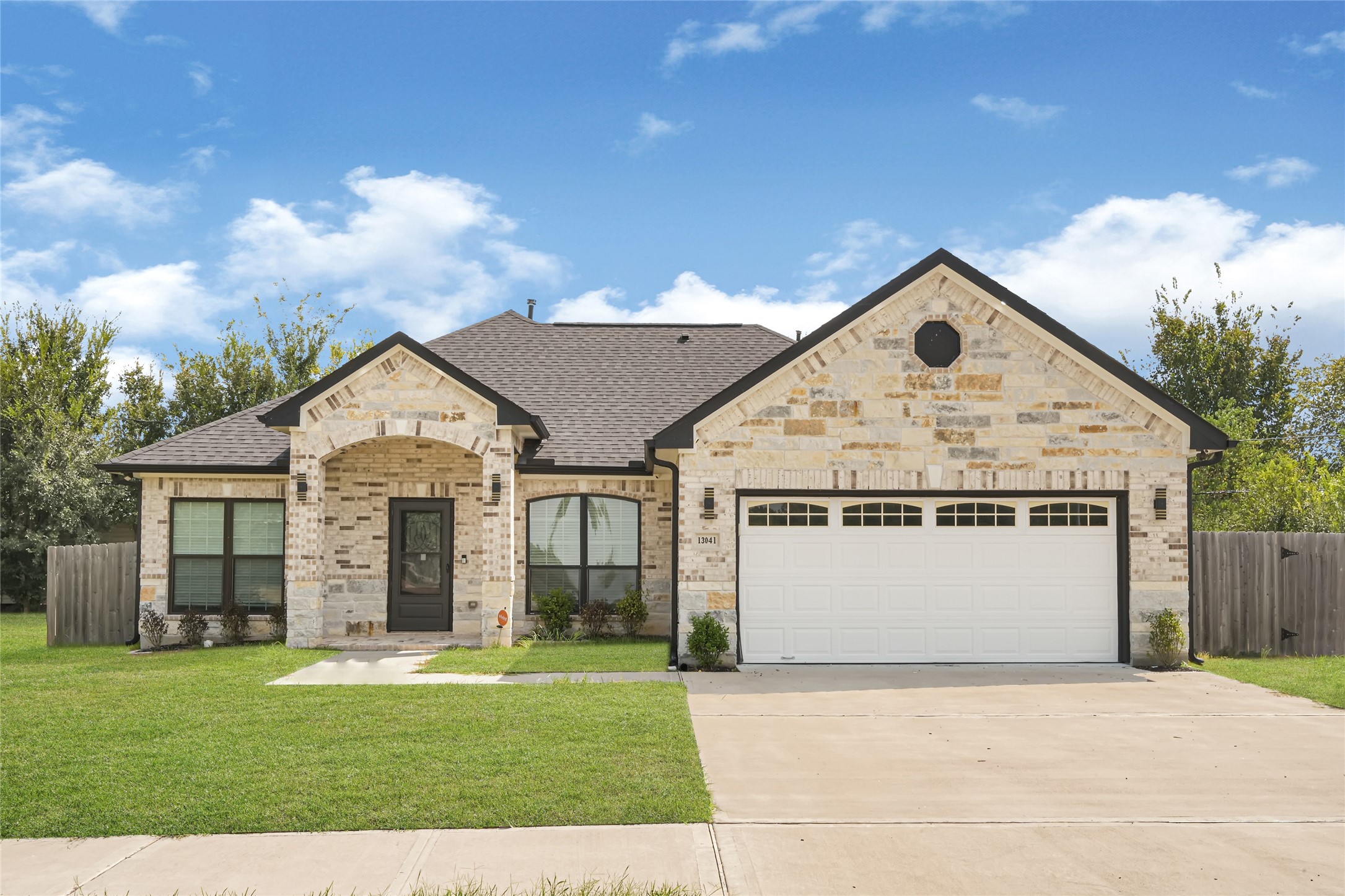 13041 Donegal Way Property Photo 1