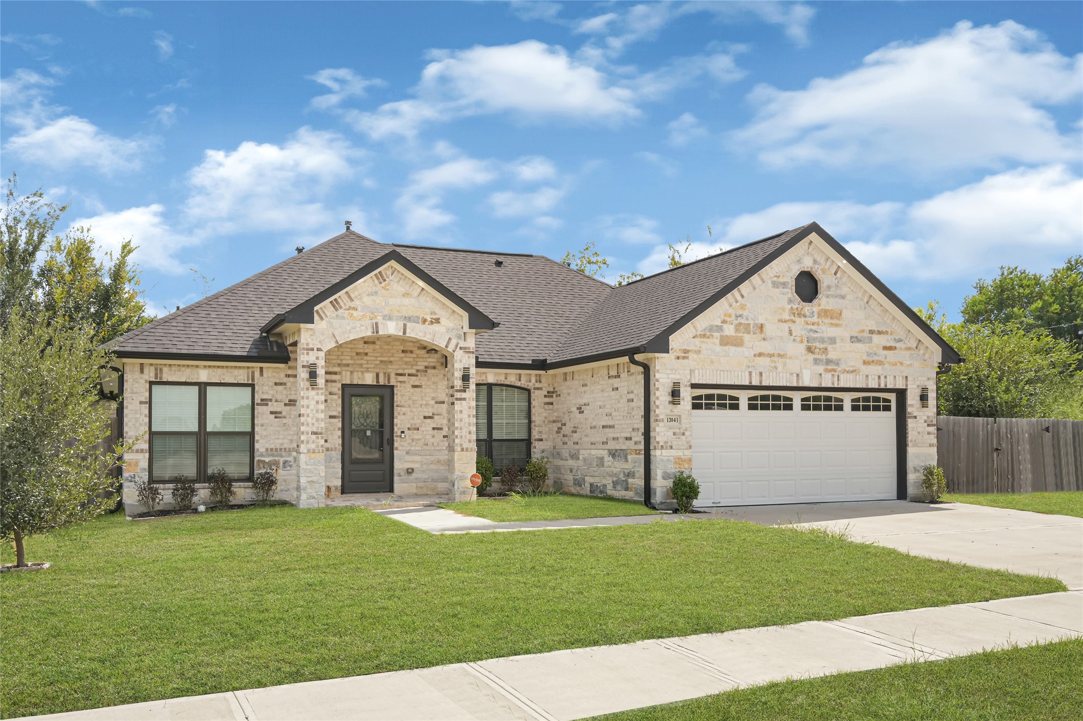 13041 Donegal Way Property Photo 2