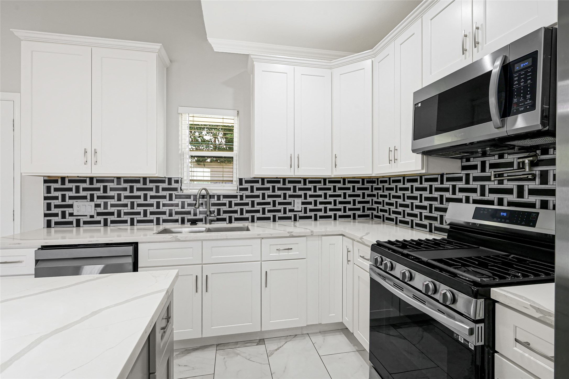 13041 Donegal Way Property Photo 8