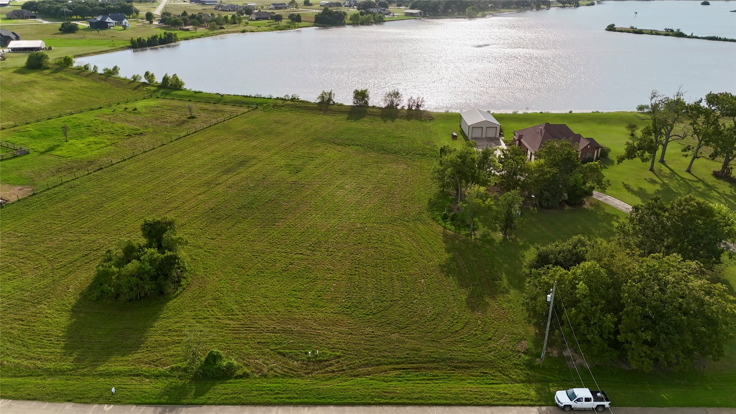 744 Wagon Wheel Trail Property Photo 2