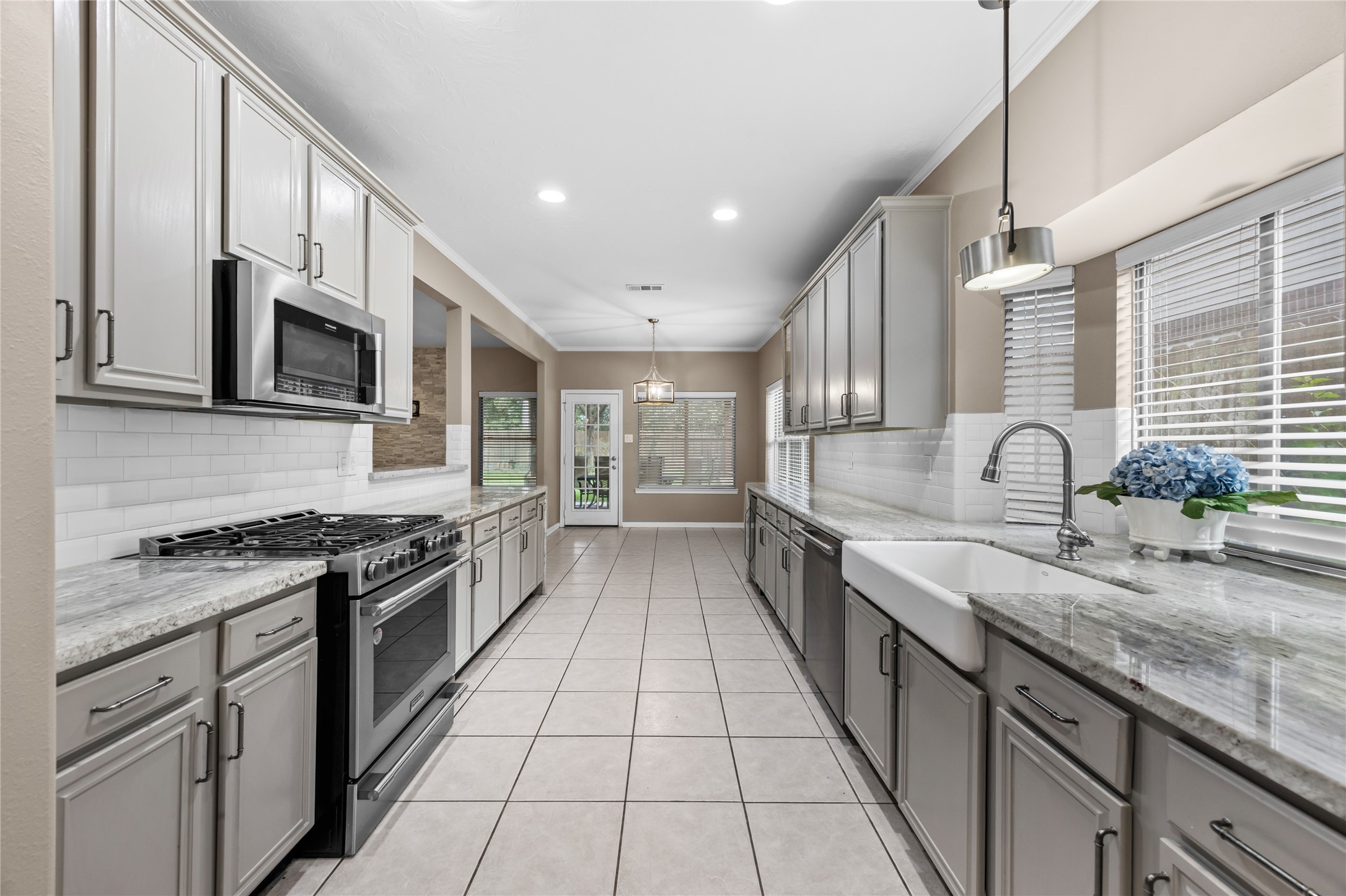 8910 Edenbridge Street Property Photo 3