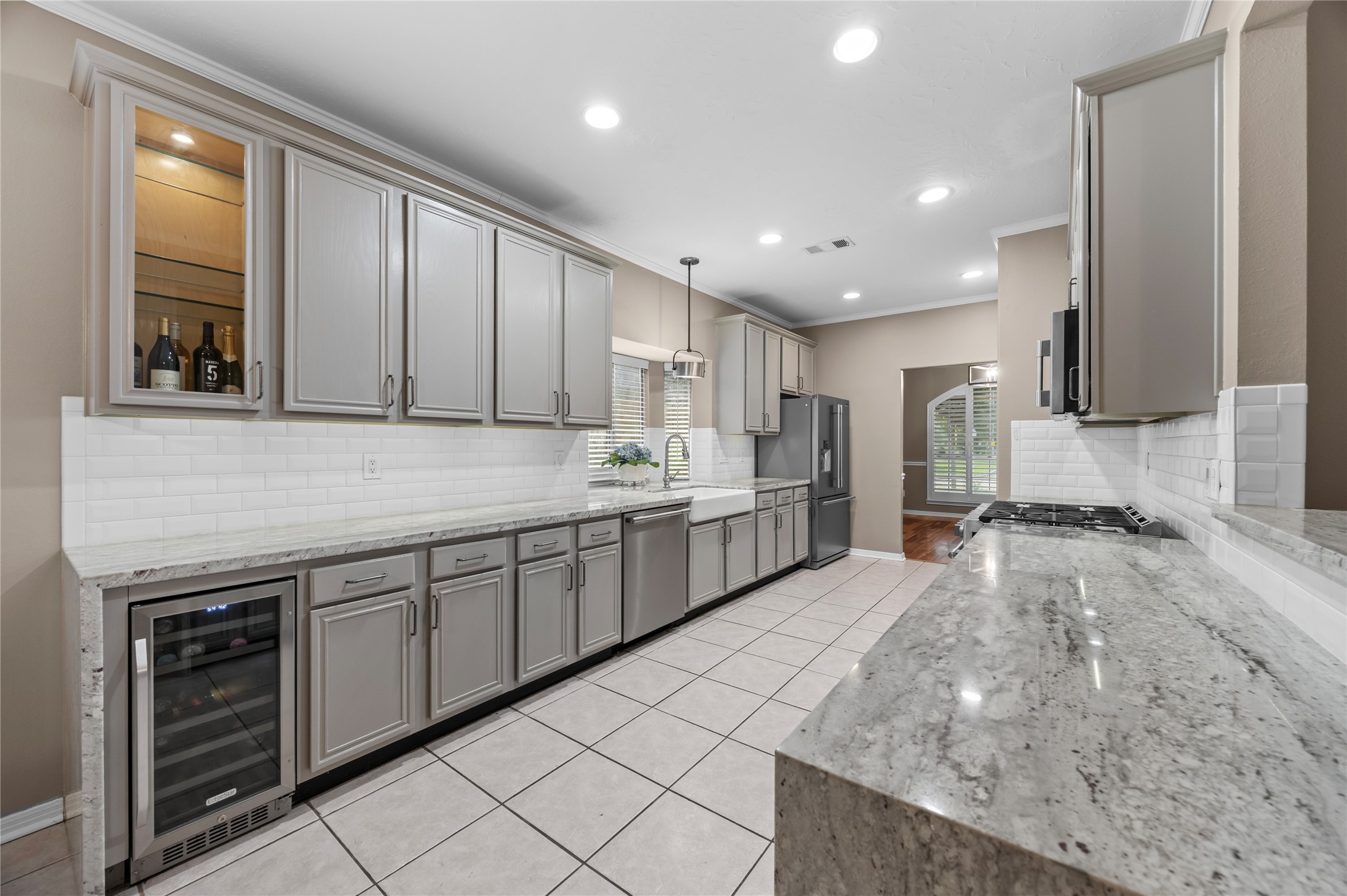 8910 Edenbridge Street Property Photo 4