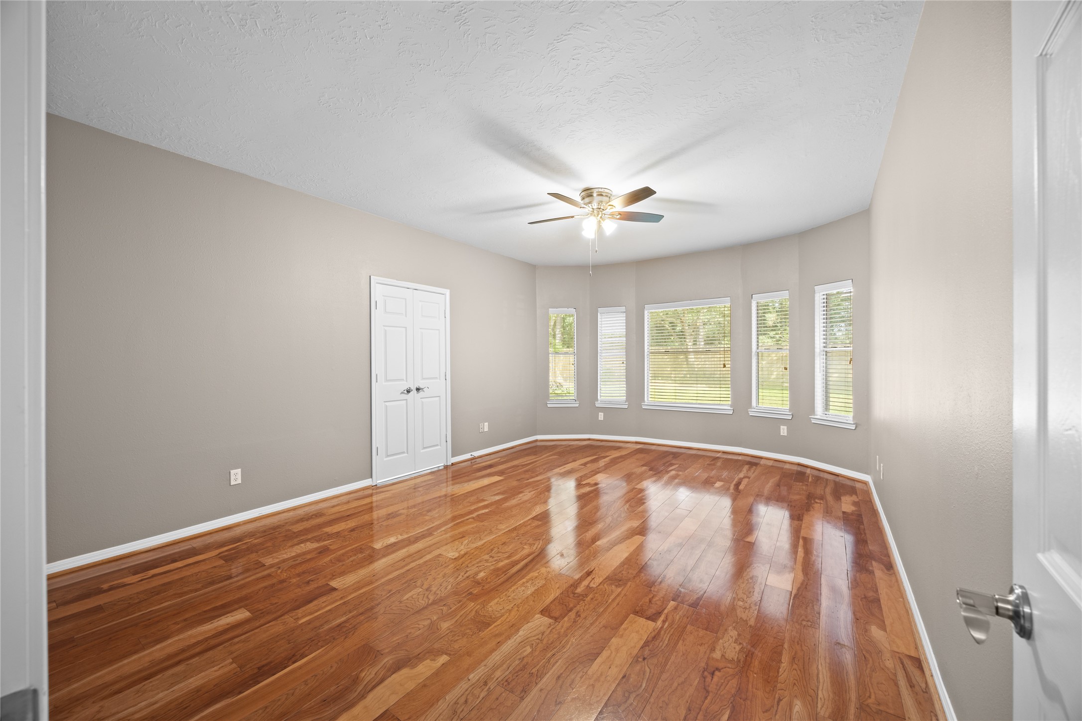 8910 Edenbridge Street Property Photo 5