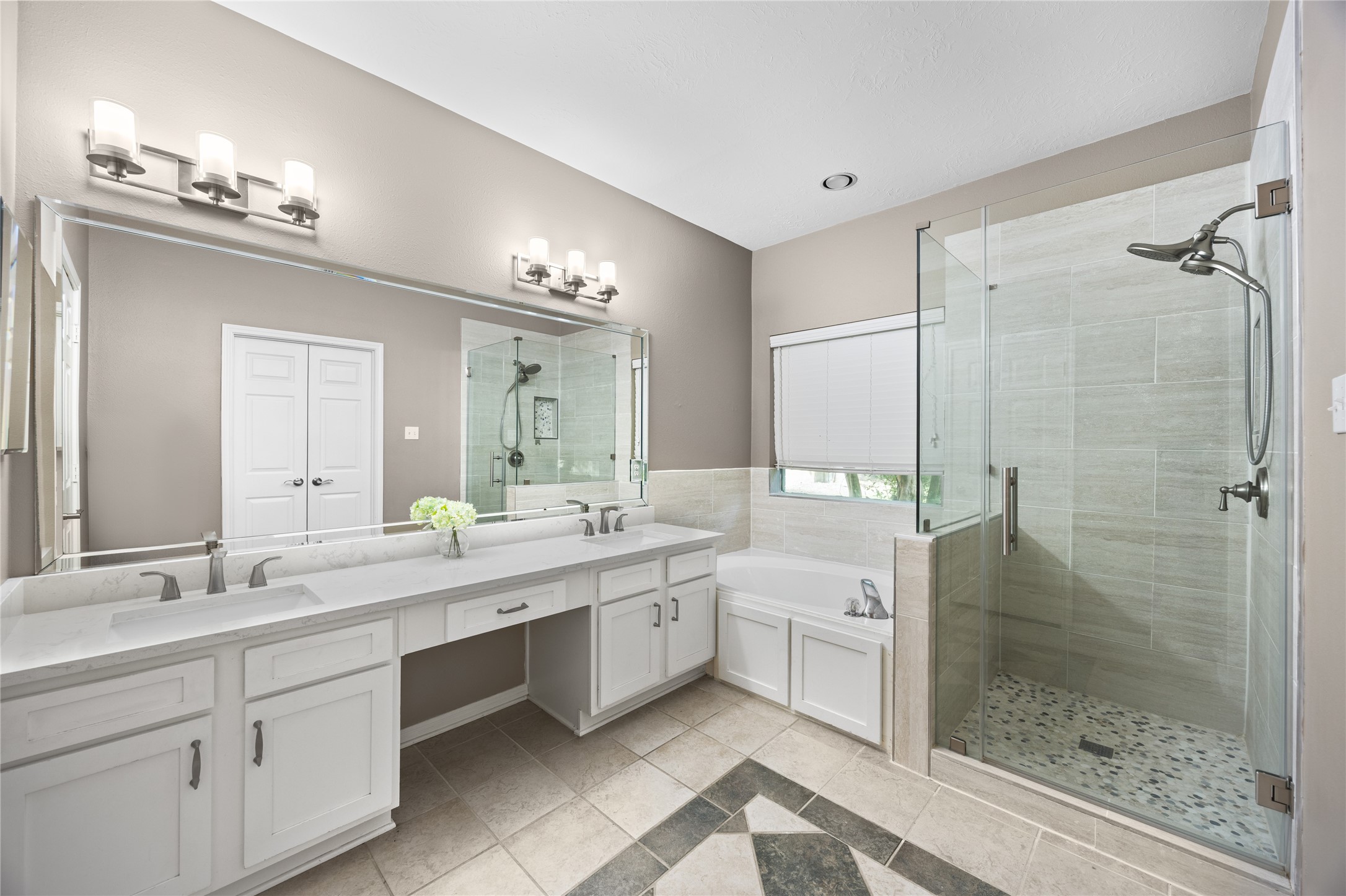 8910 Edenbridge Street Property Photo 6