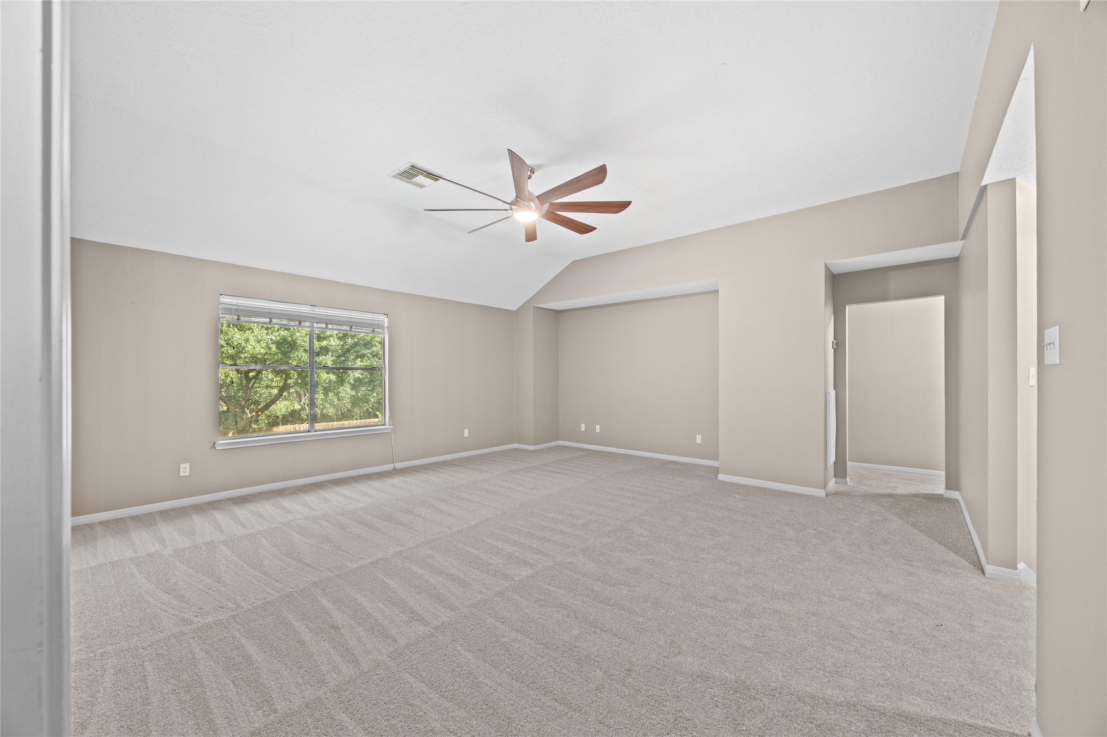 8910 Edenbridge Street Property Photo 7