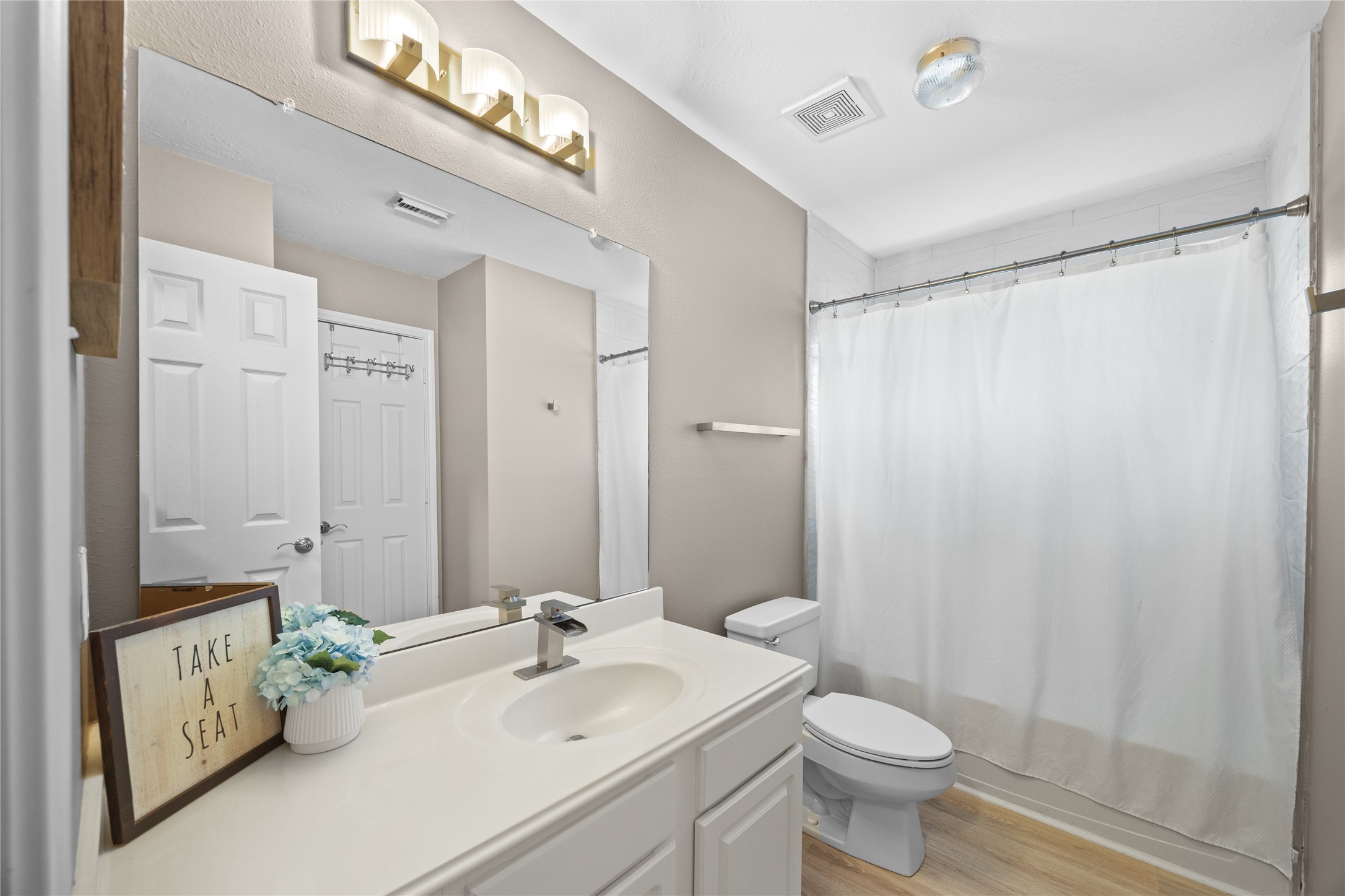 8910 Edenbridge Street Property Photo 8