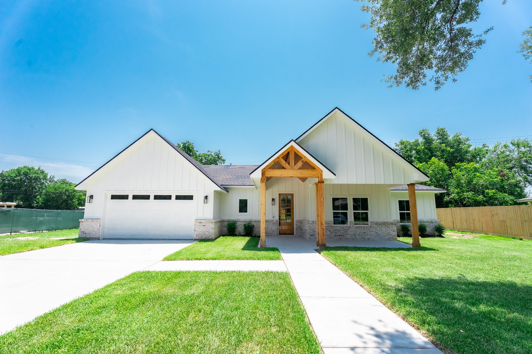 1211 Cherokee Drive Property Photo 1