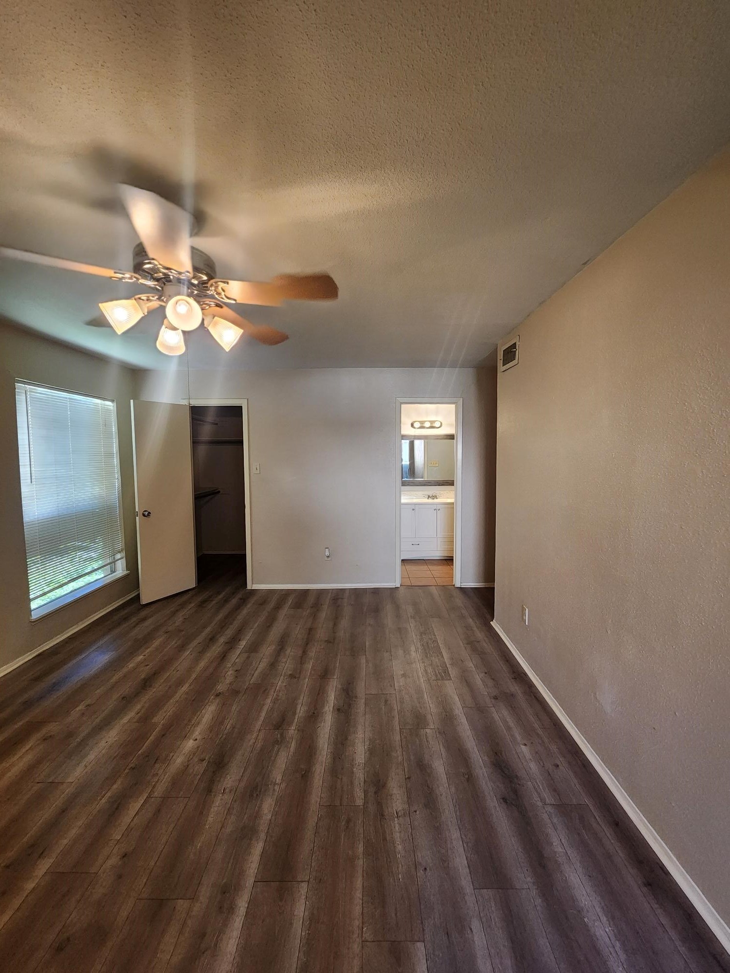 5665 Birchmont Drive H Property Photo 12