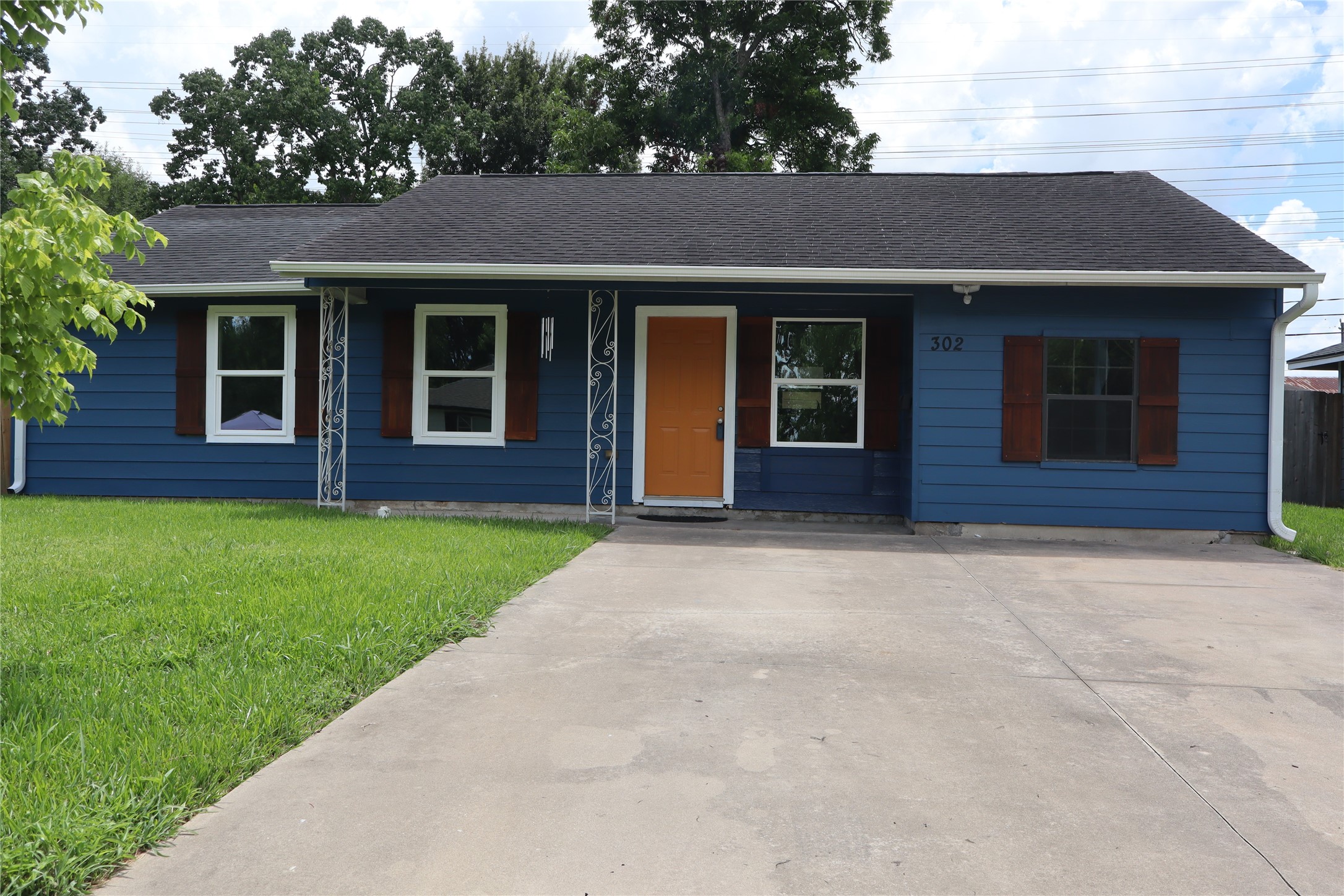 302 Delta Street Property Photo 1